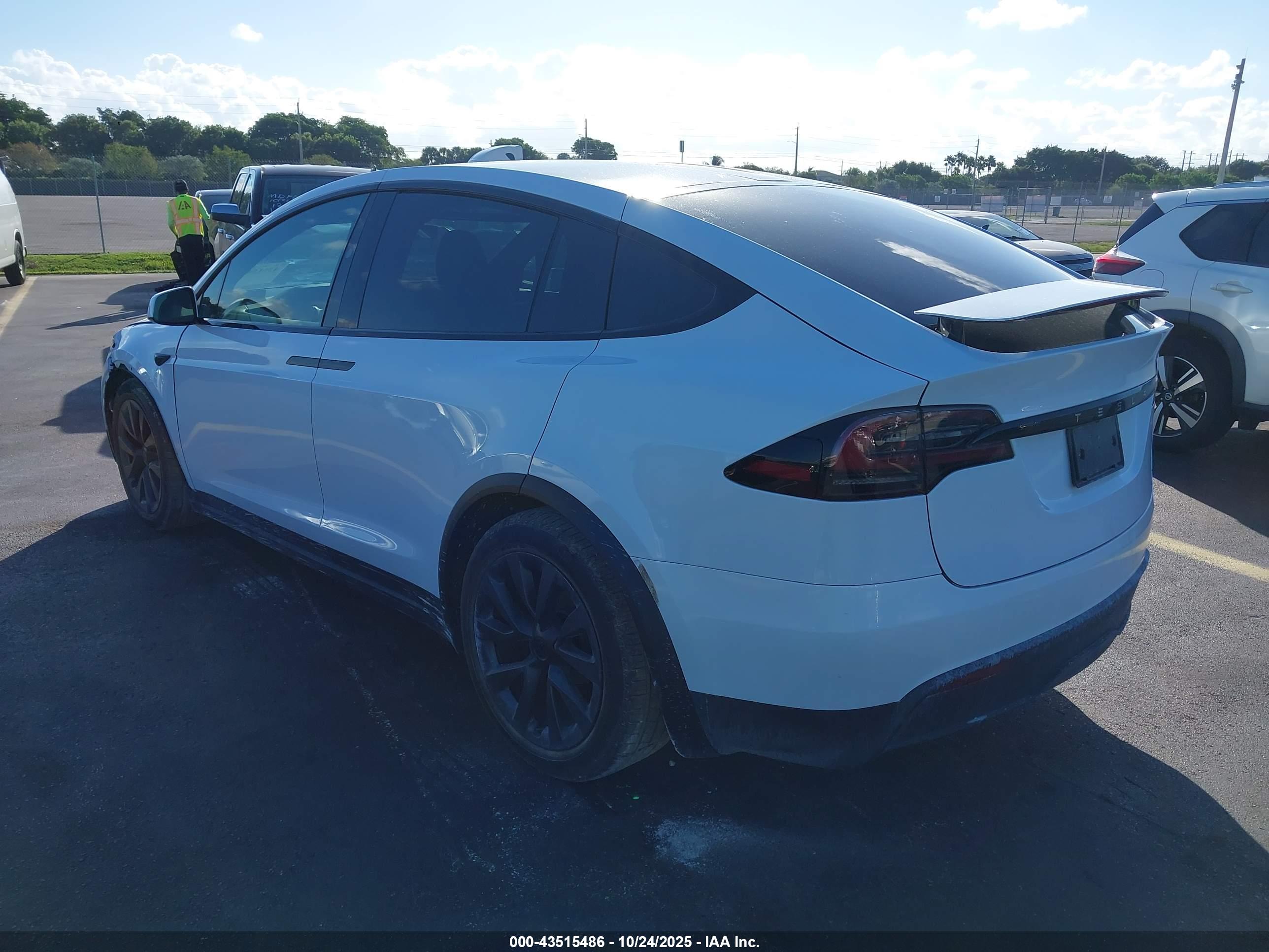 TESLA MODEL image 3