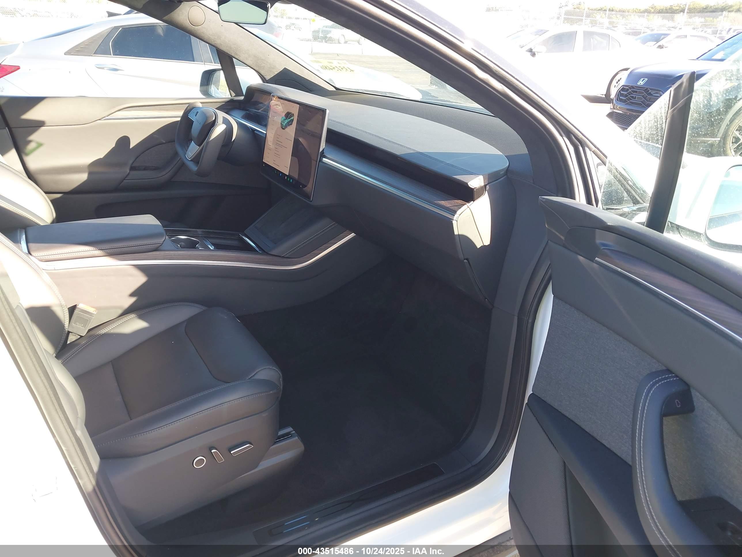 TESLA MODEL image 5