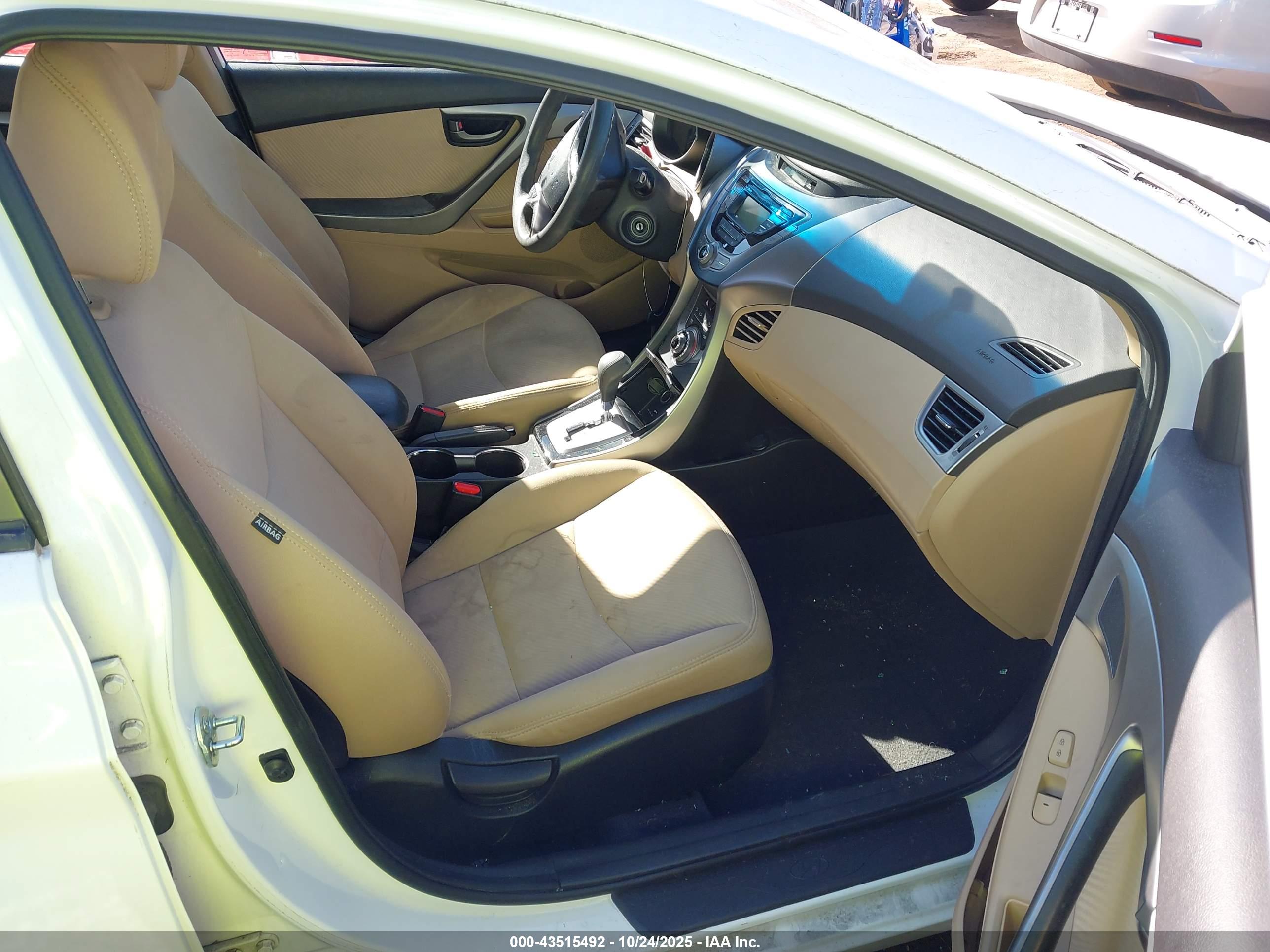 HYUNDAI ELANTRA image 5