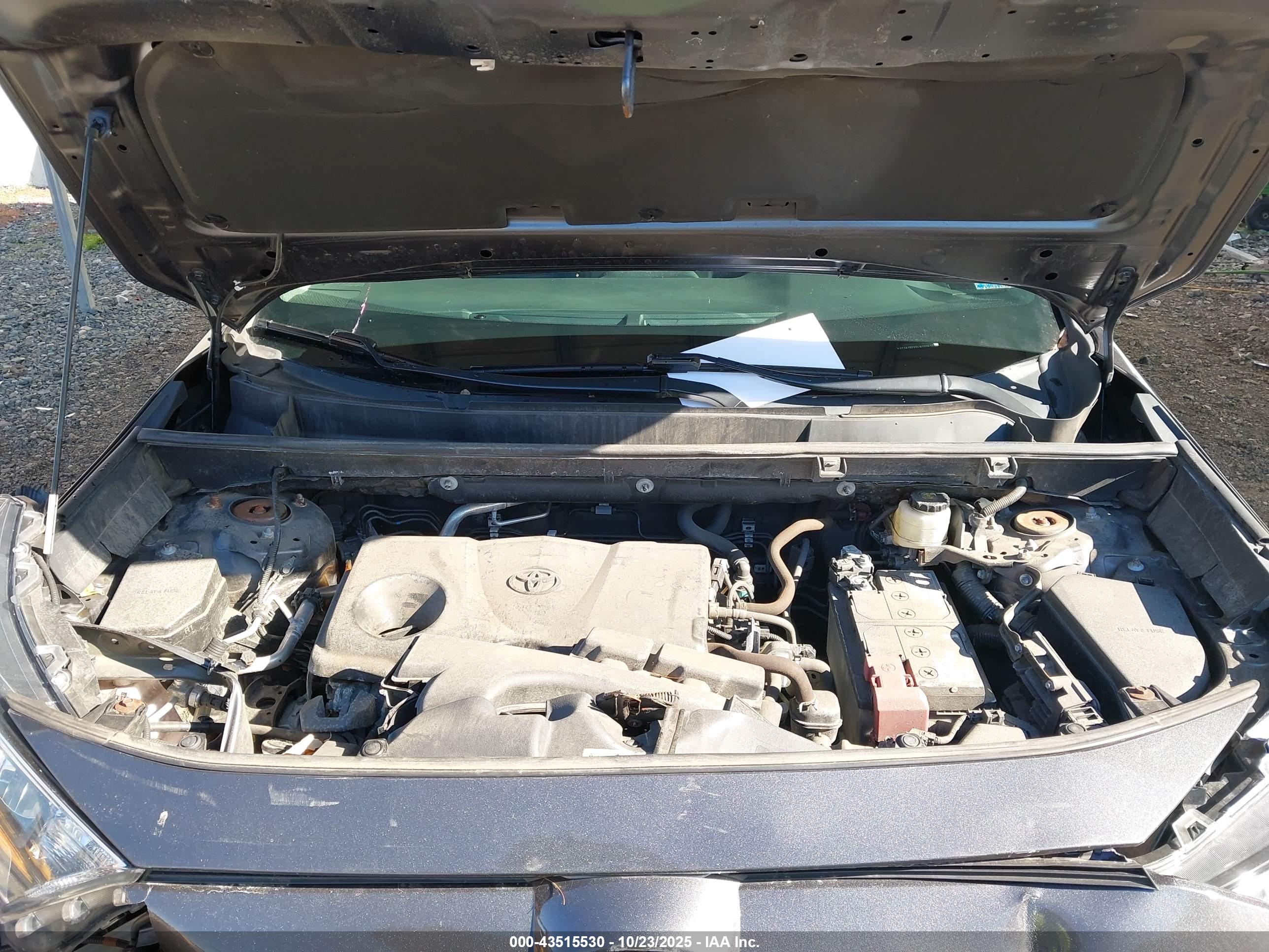 TOYOTA RAV4 image 10