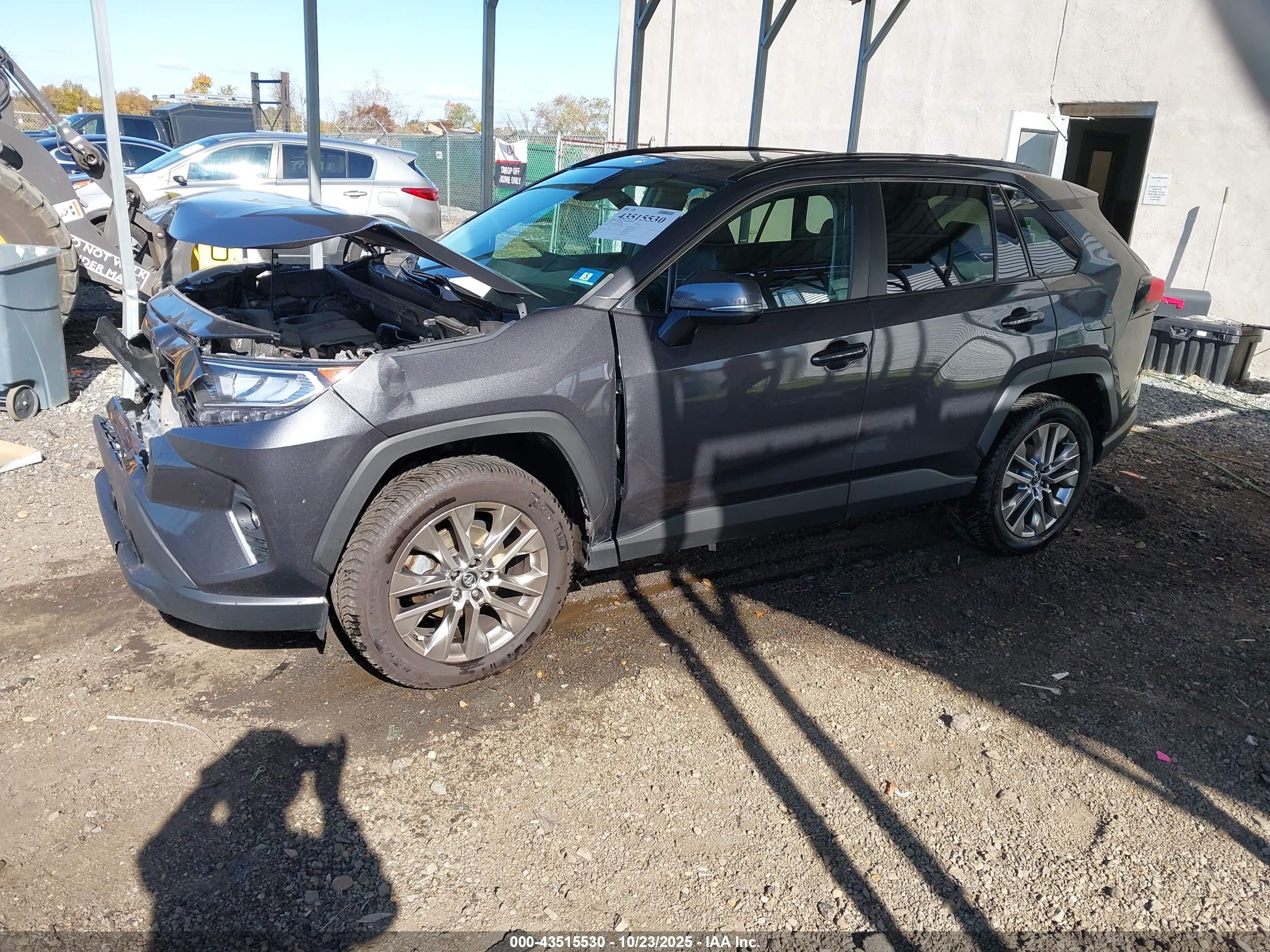 TOYOTA RAV4 image 2