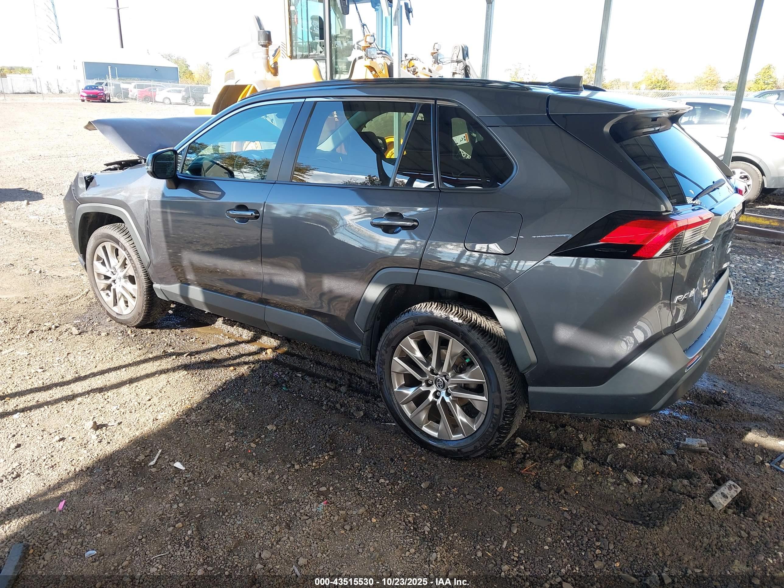 TOYOTA RAV4 image 3