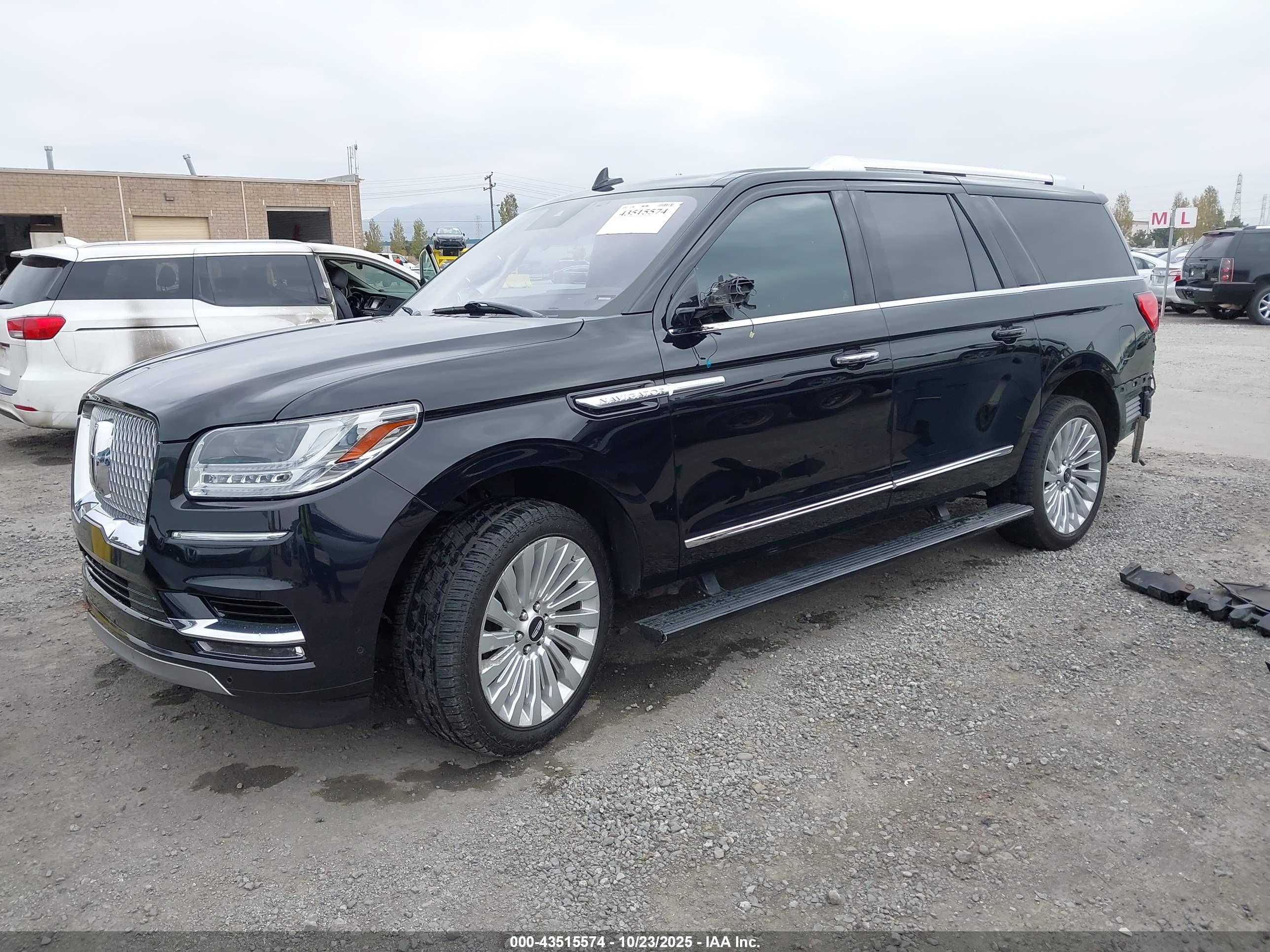 LINCOLN NAVIGATOR image 2