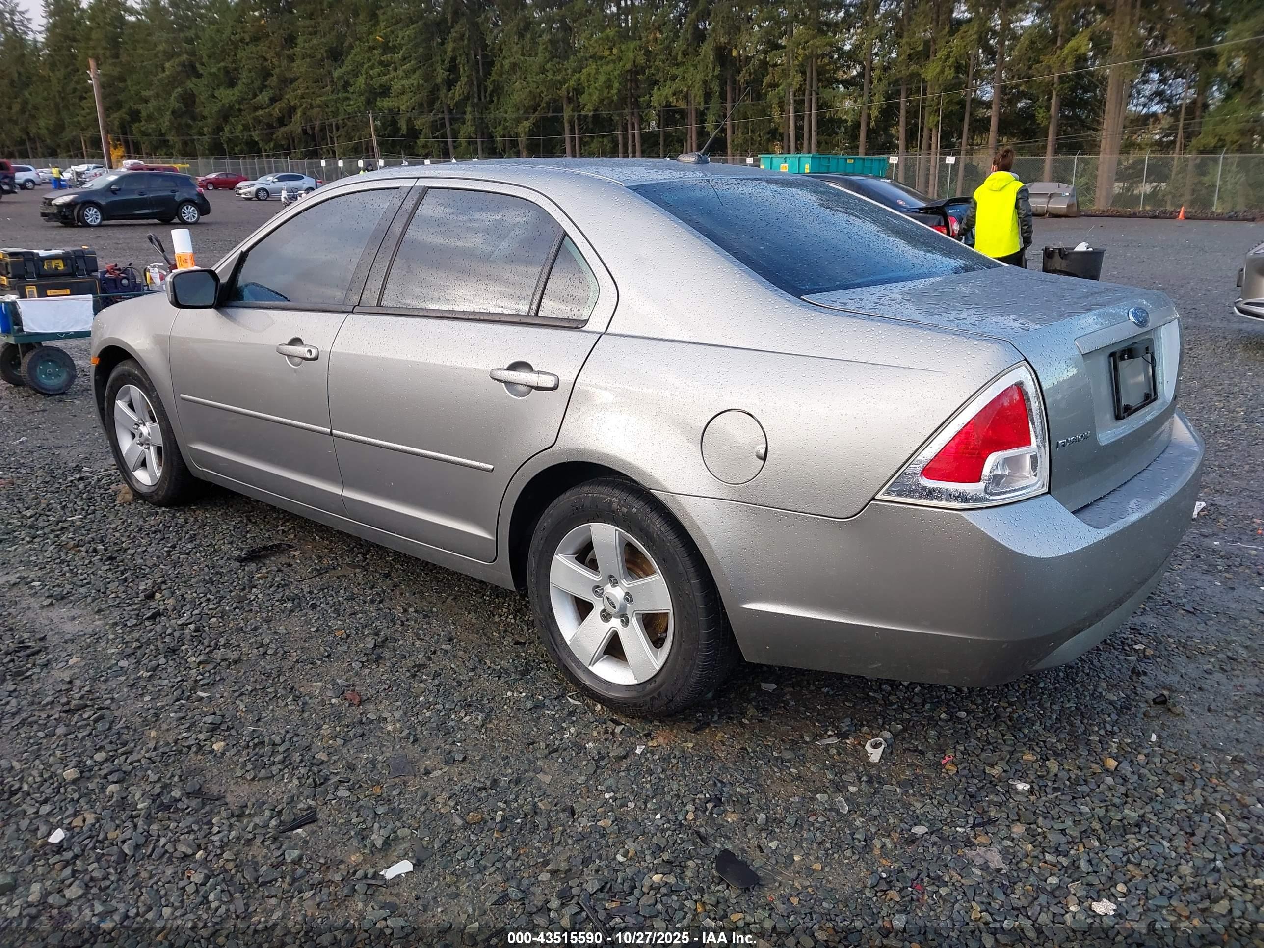 FORD FUSION image 3