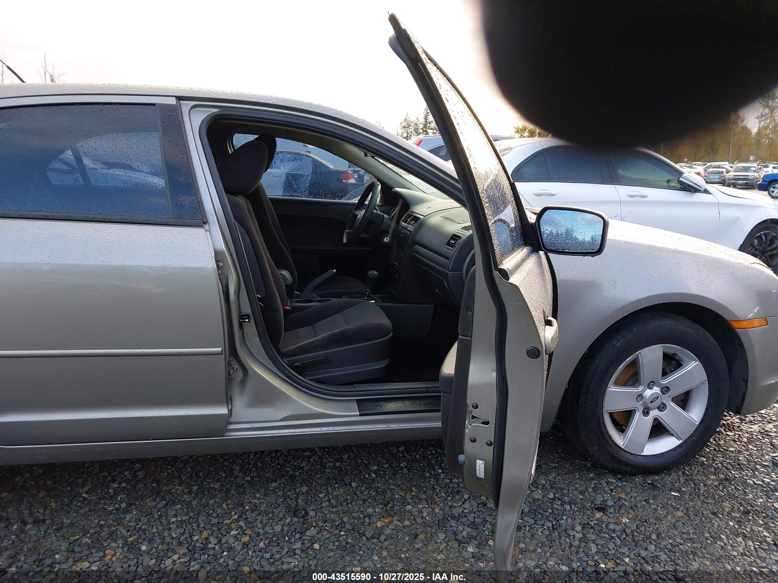 FORD FUSION image 5