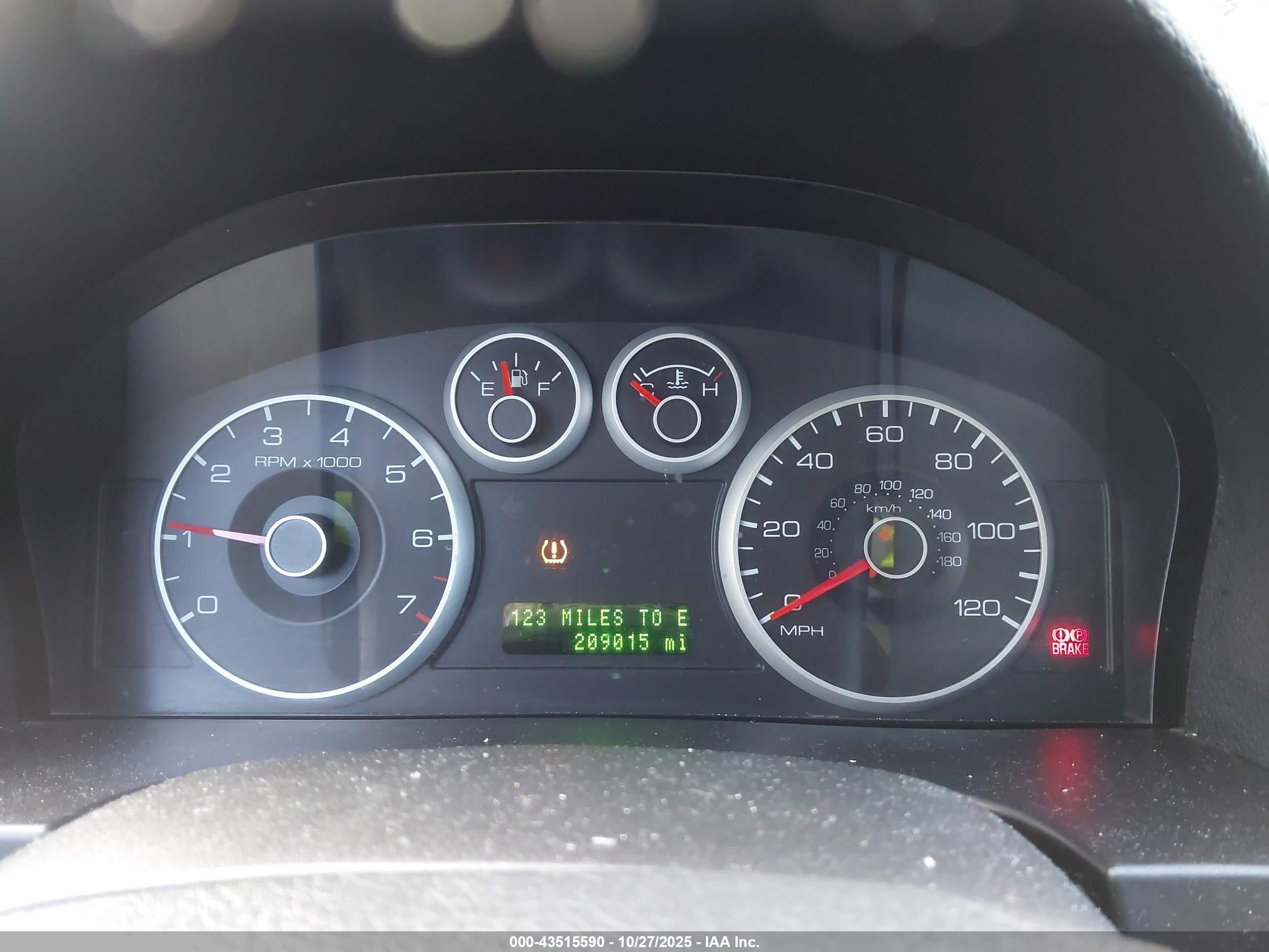 FORD FUSION image 7