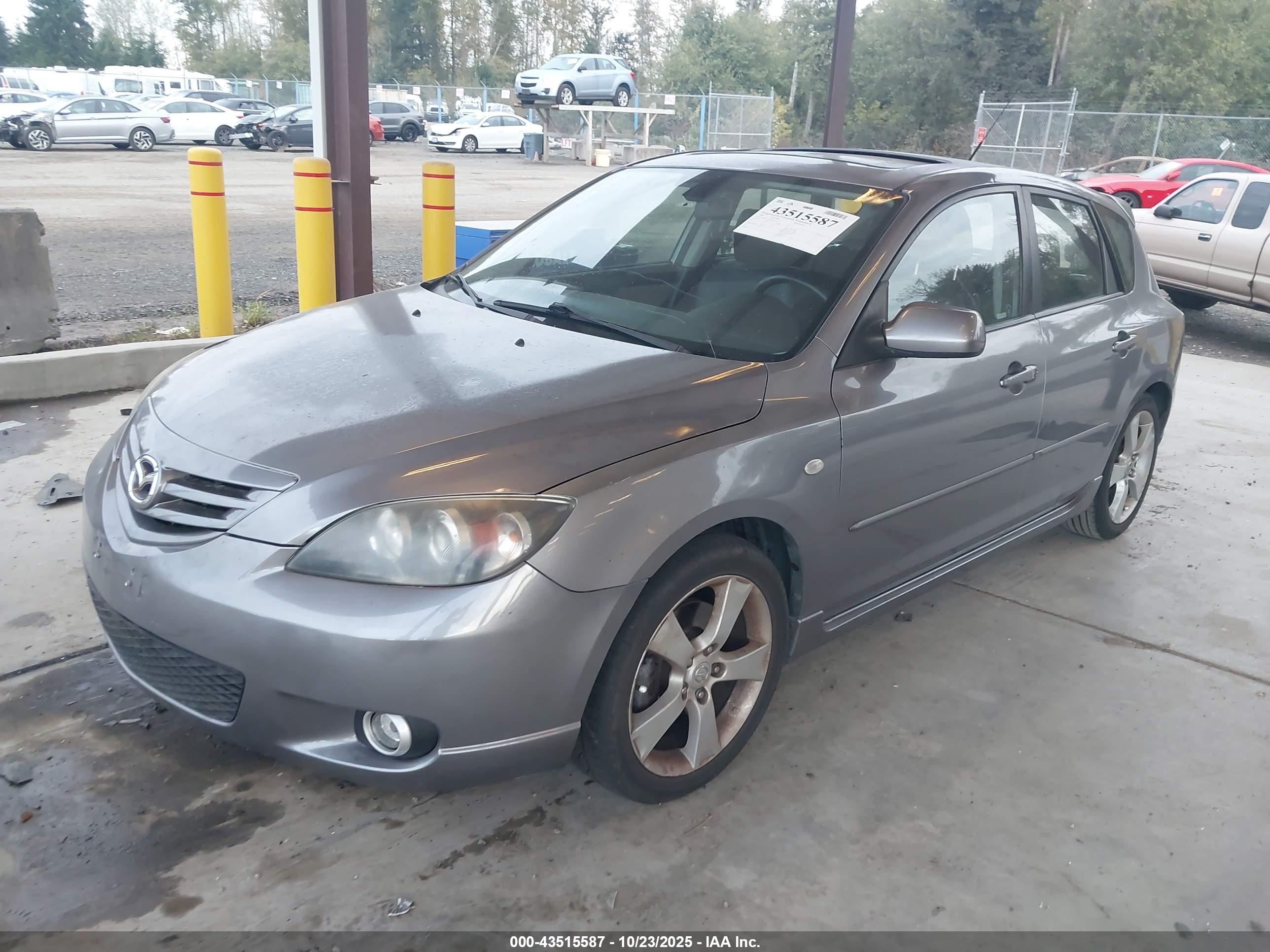 MAZDA MAZDA3 image 2