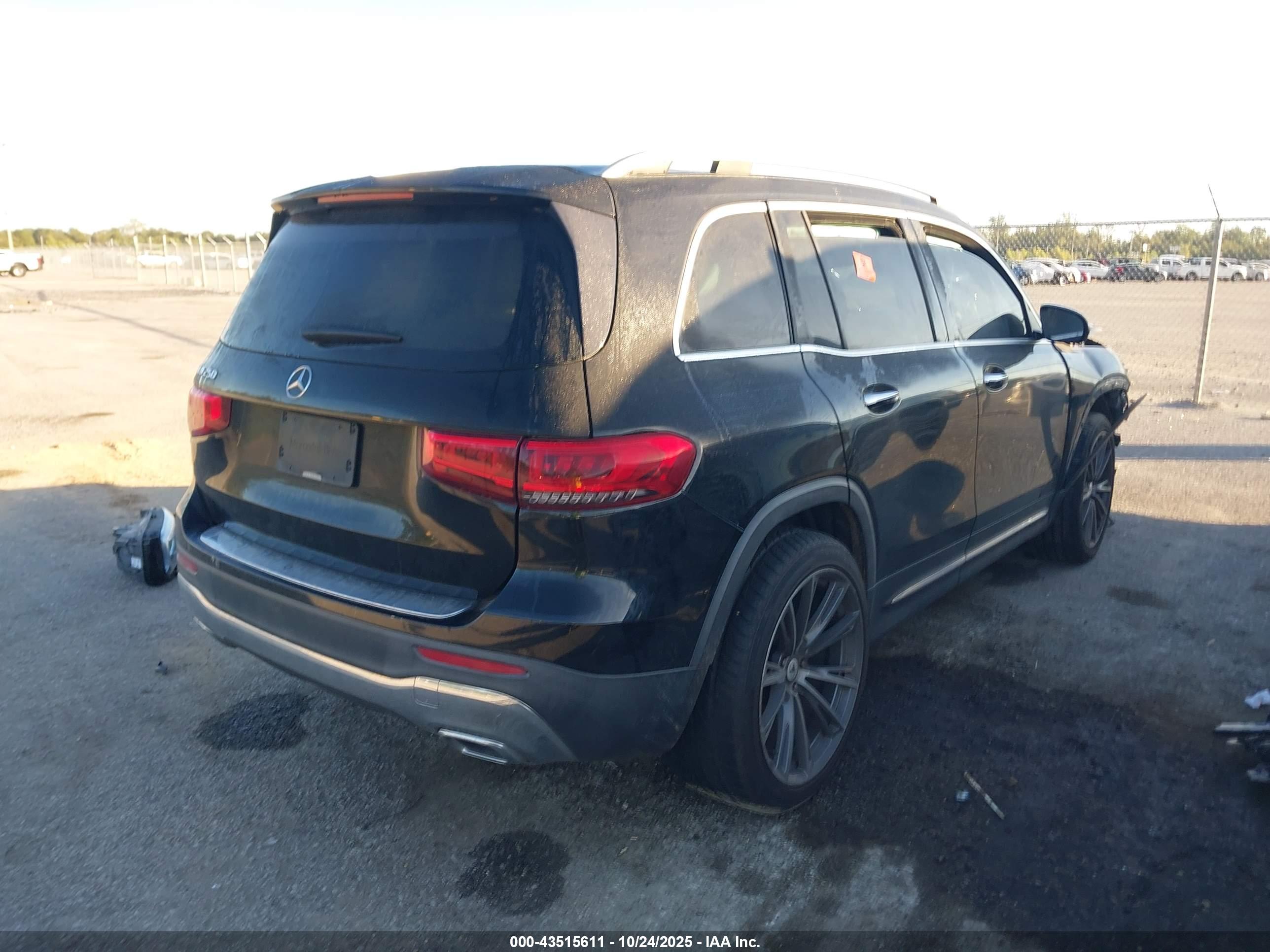 MERCEDES-BENZ GLB image 4