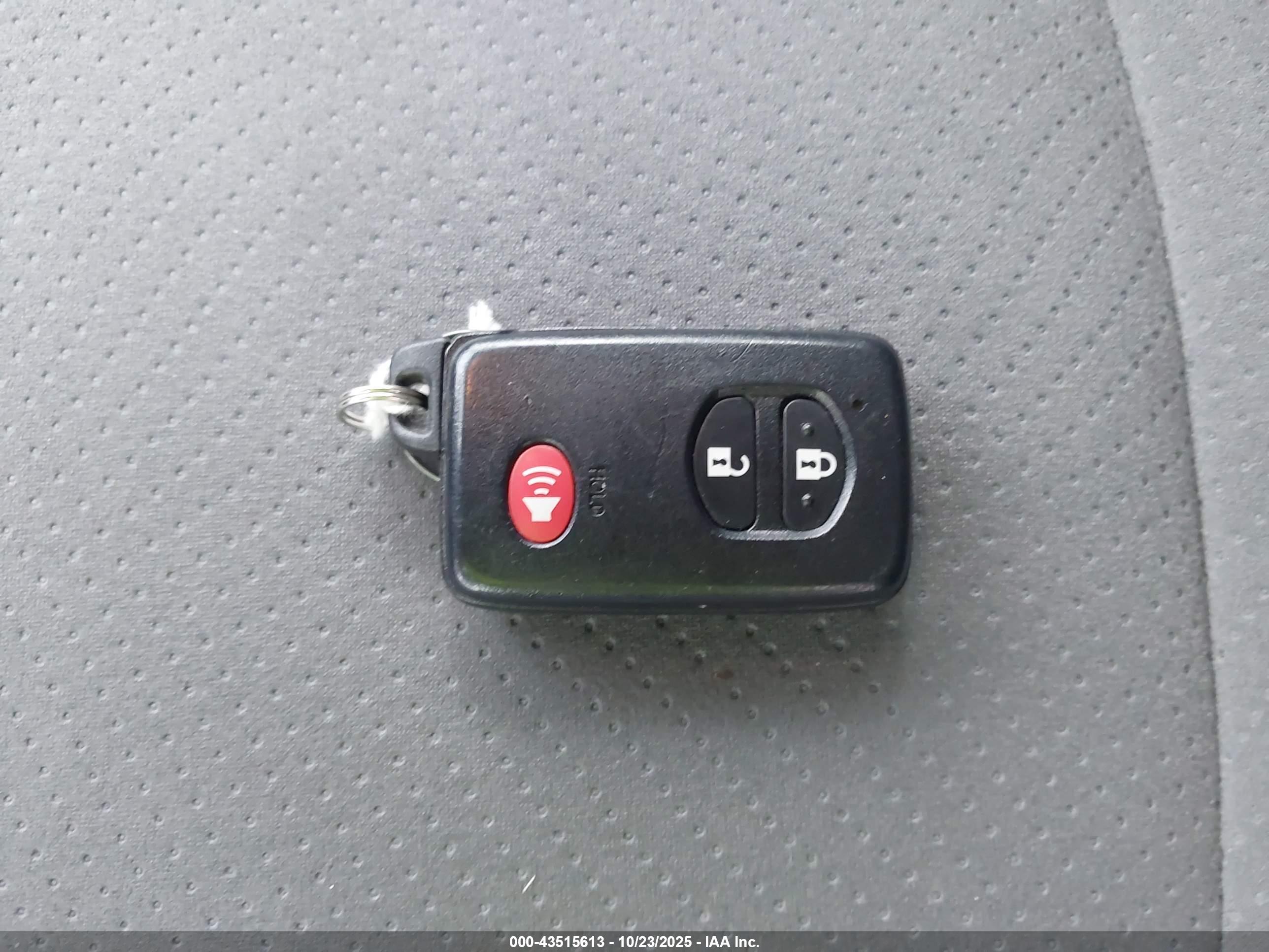 TOYOTA PRIUS image 11