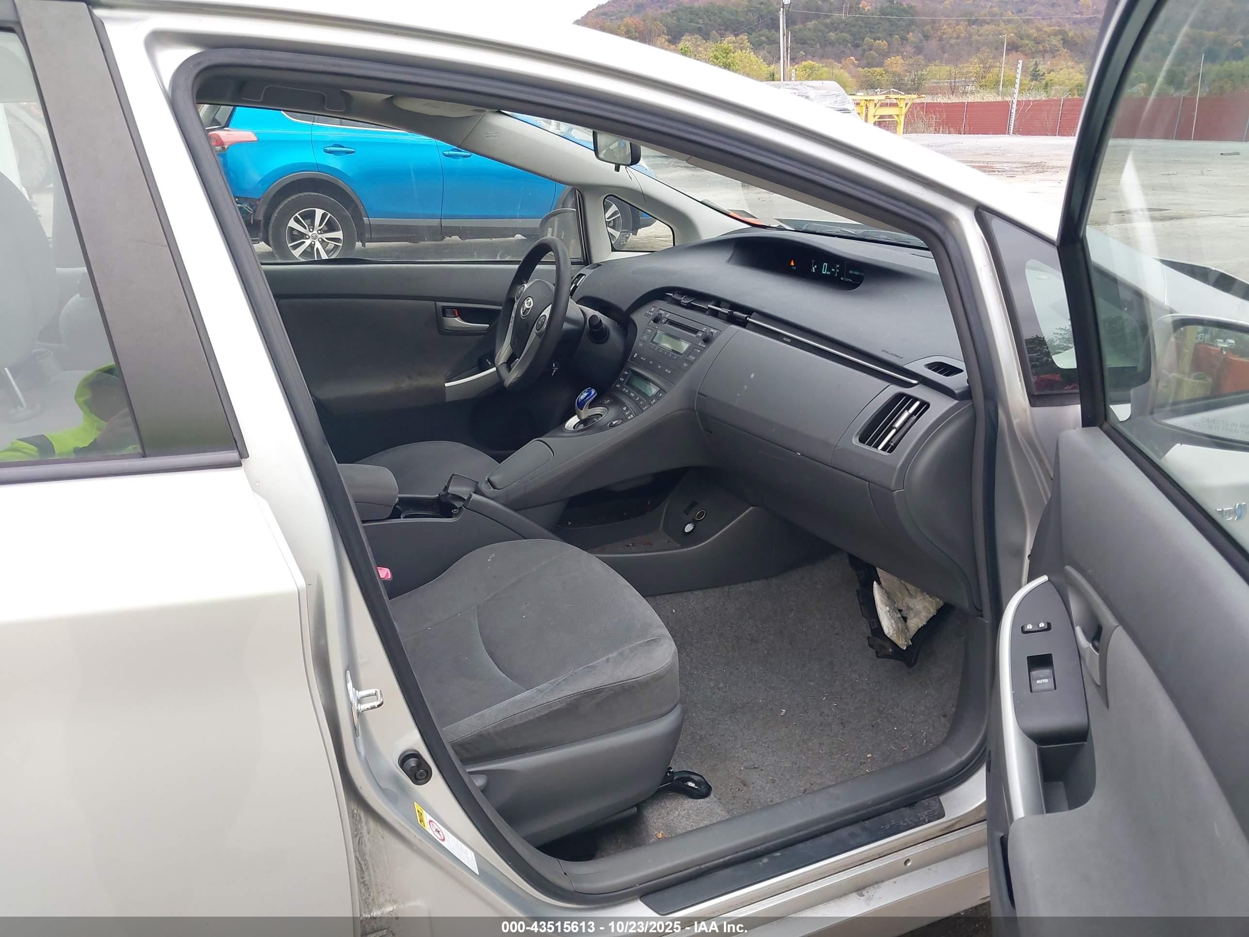 TOYOTA PRIUS image 5