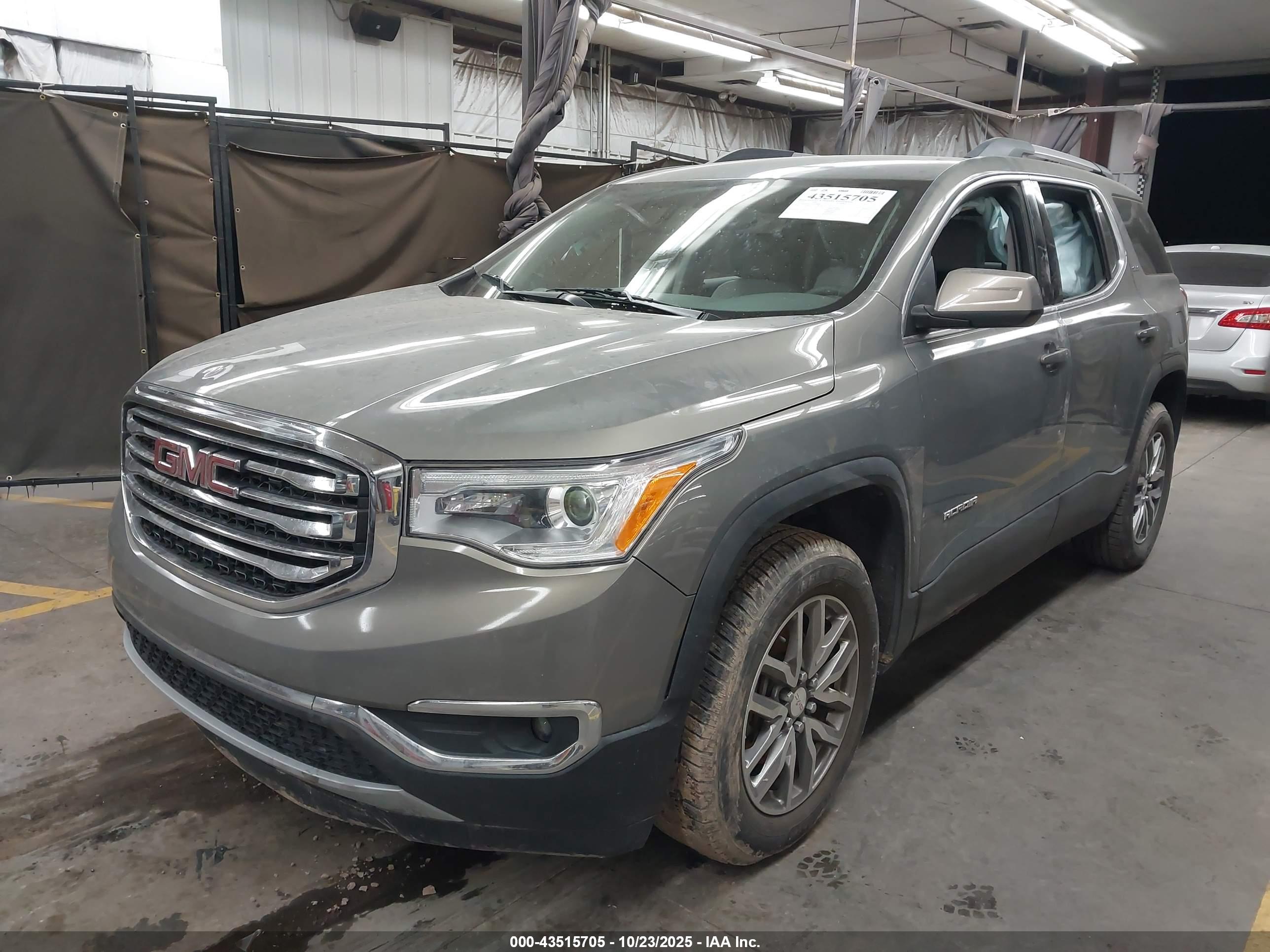 GMC ACADIA image 2