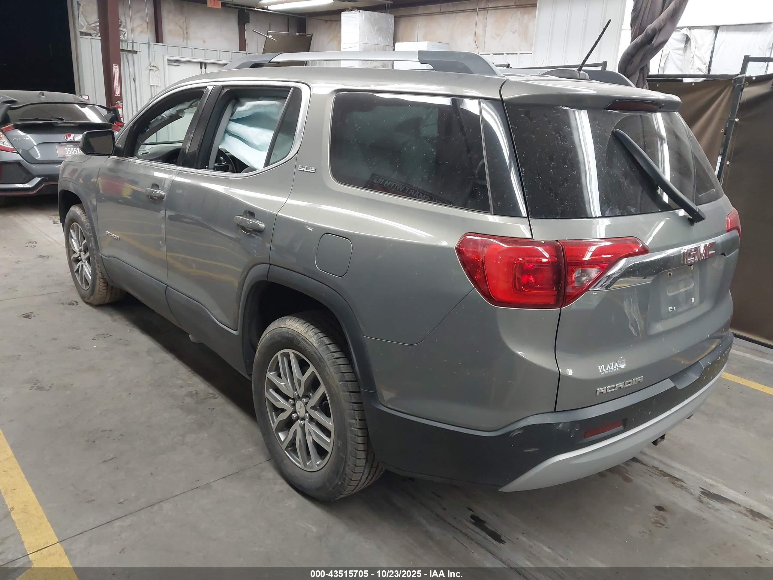 GMC ACADIA image 3