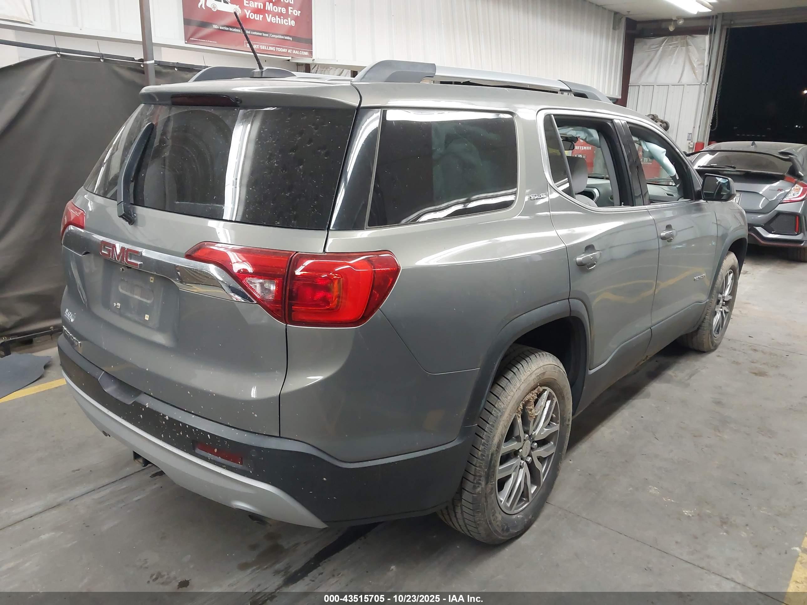 GMC ACADIA image 4