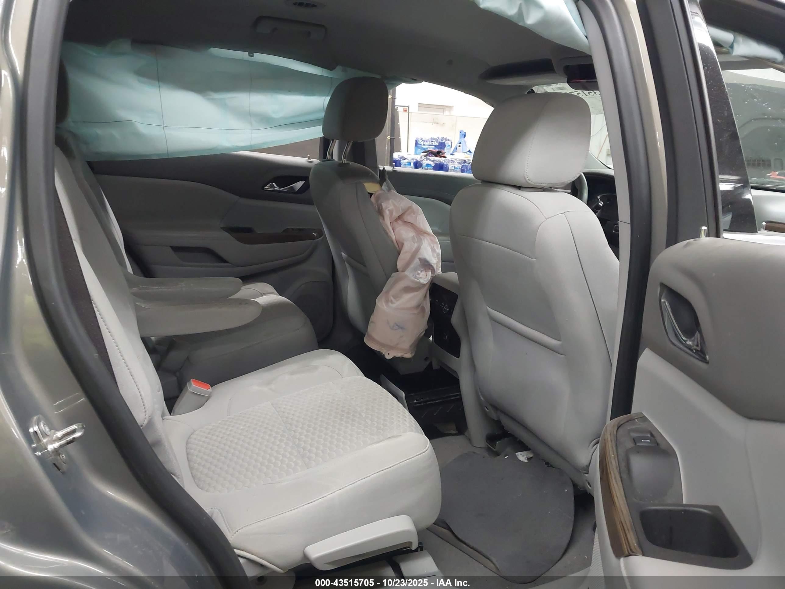 GMC ACADIA image 8