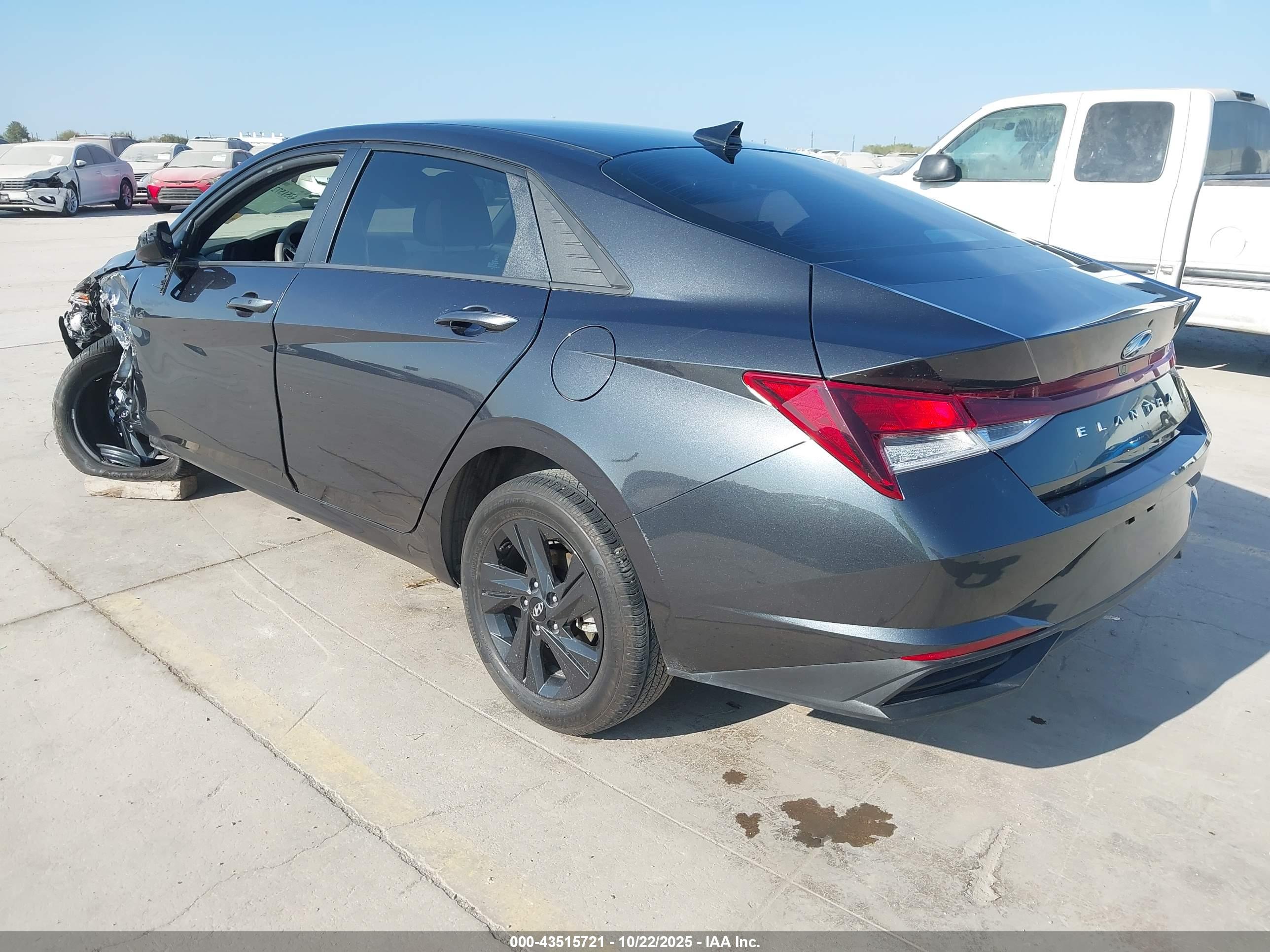 HYUNDAI ELANTRA image 3