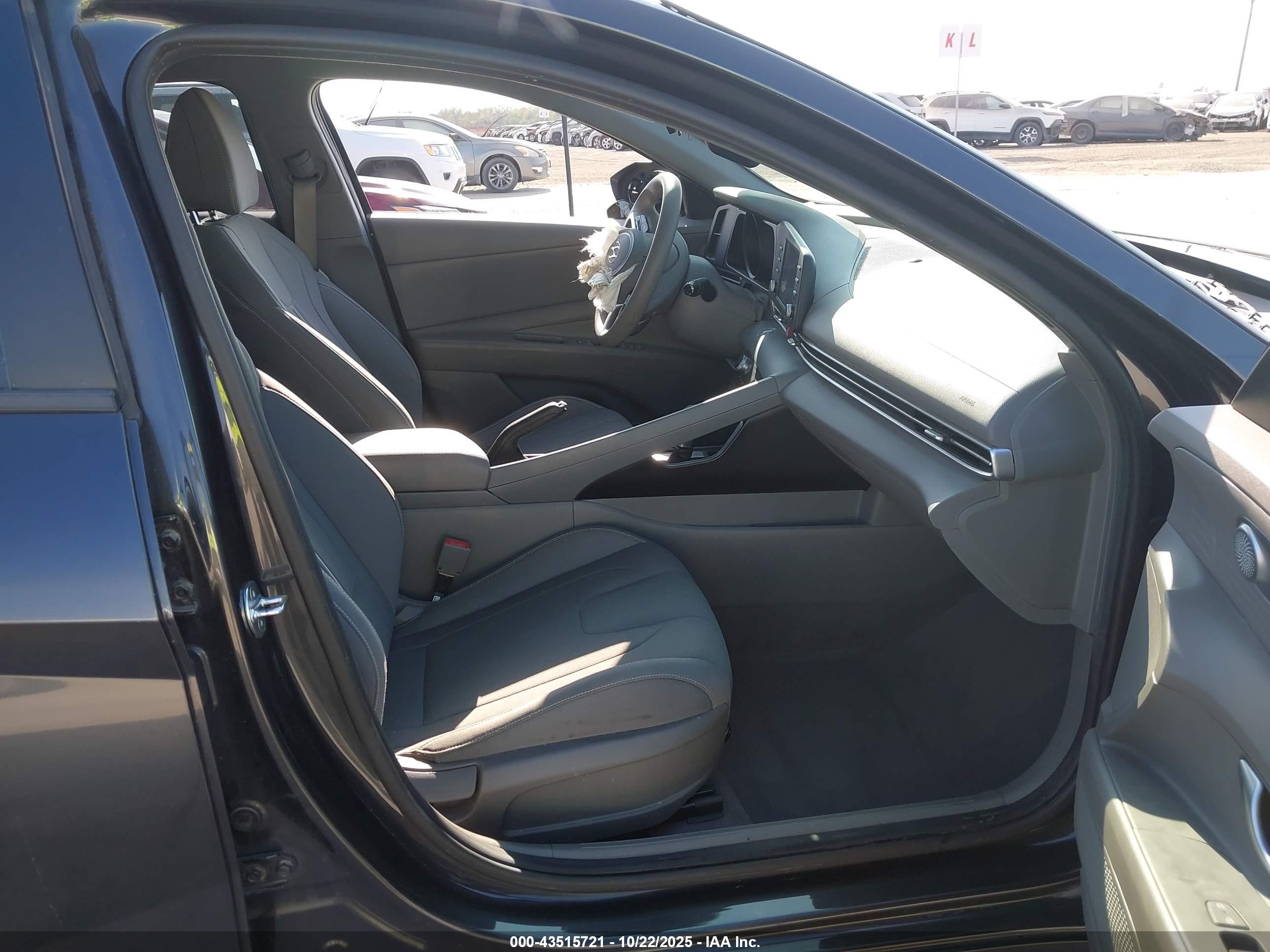 HYUNDAI ELANTRA image 5