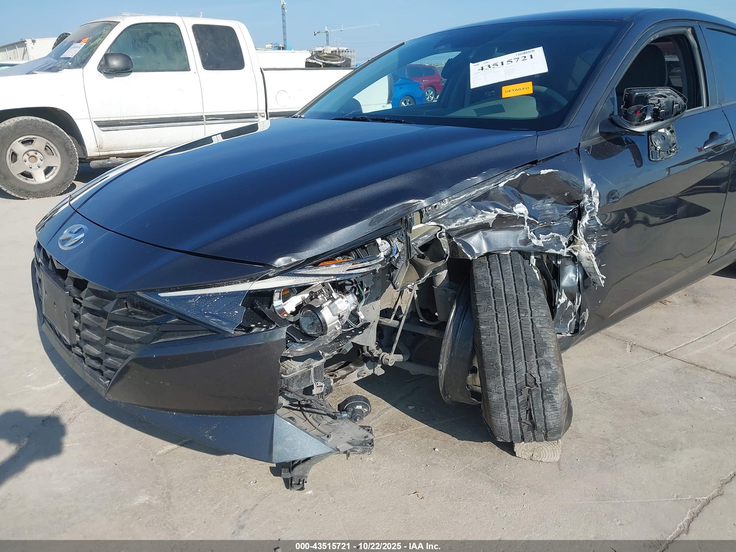 HYUNDAI ELANTRA image 6