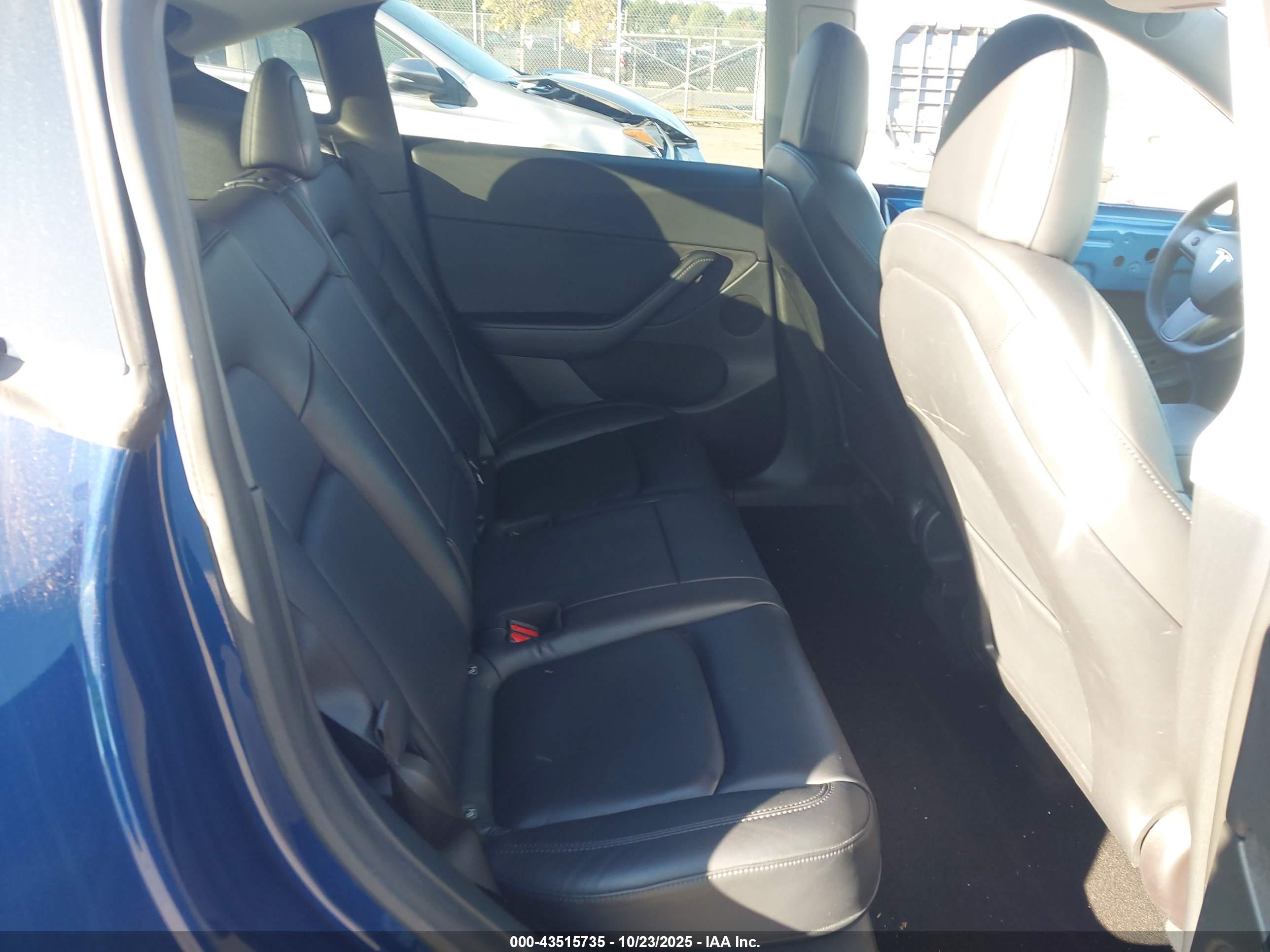 TESLA MODEL image 8