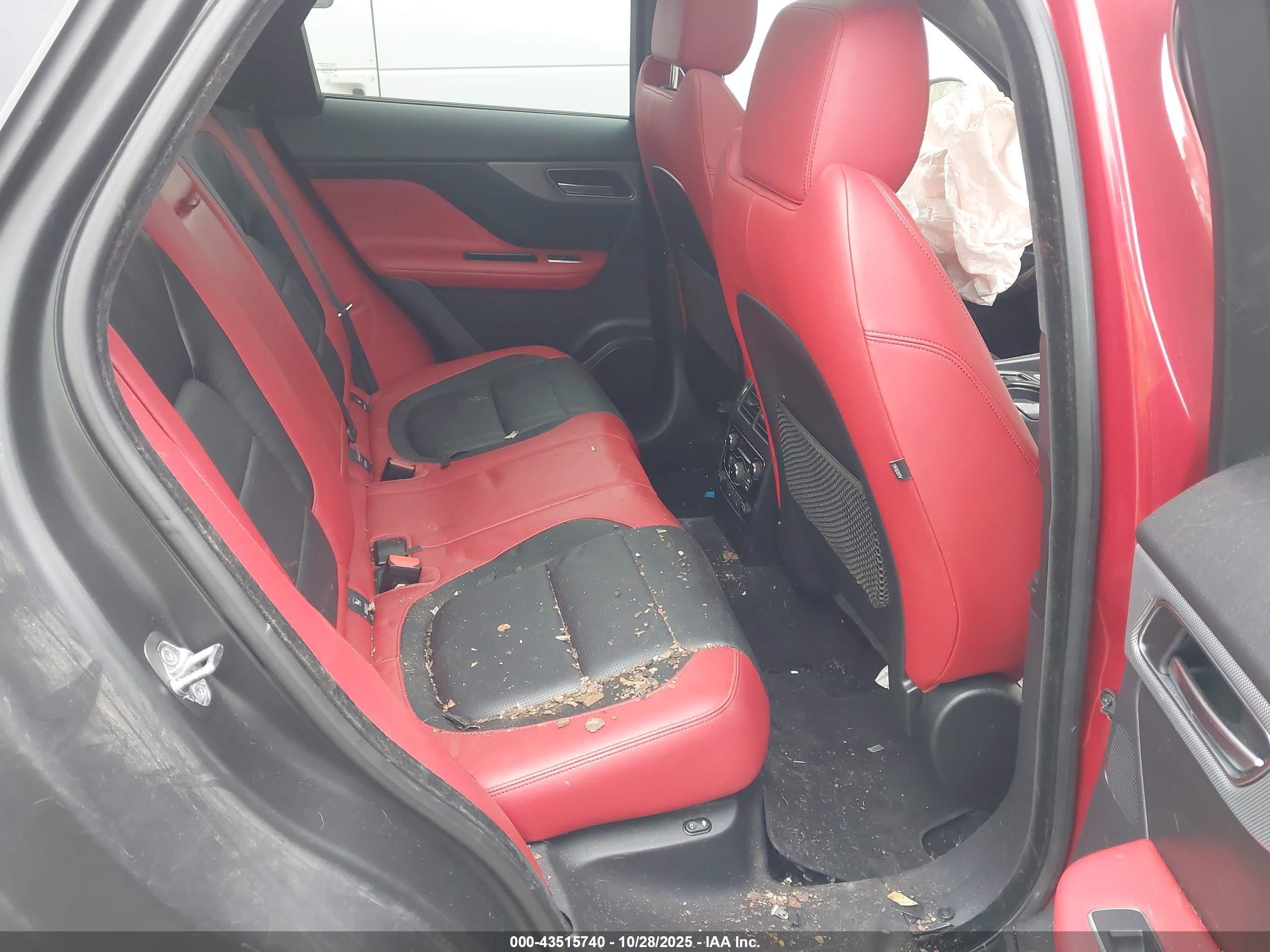 JAGUAR F-PACE image 8
