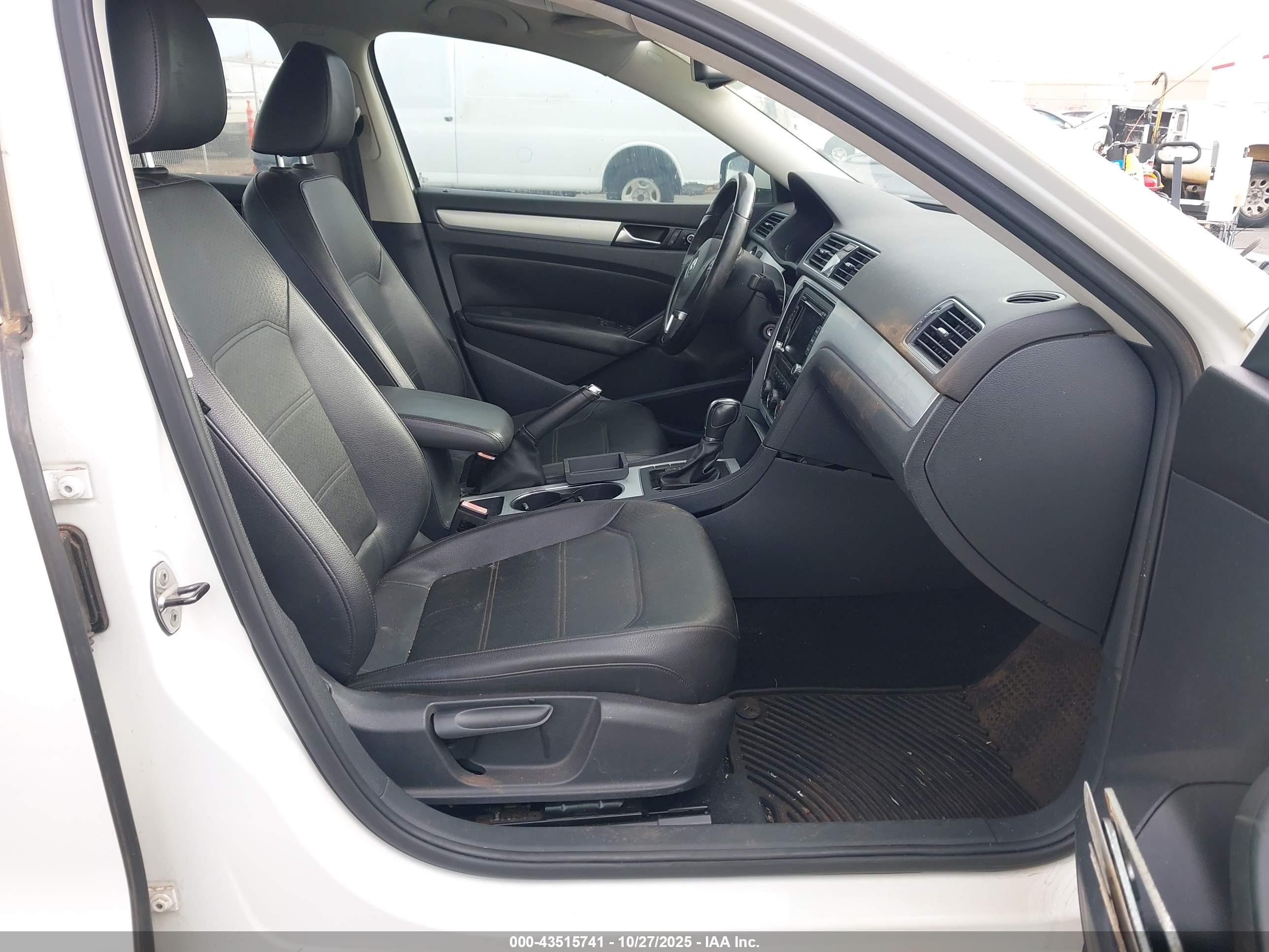 VOLKSWAGEN PASSAT image 5