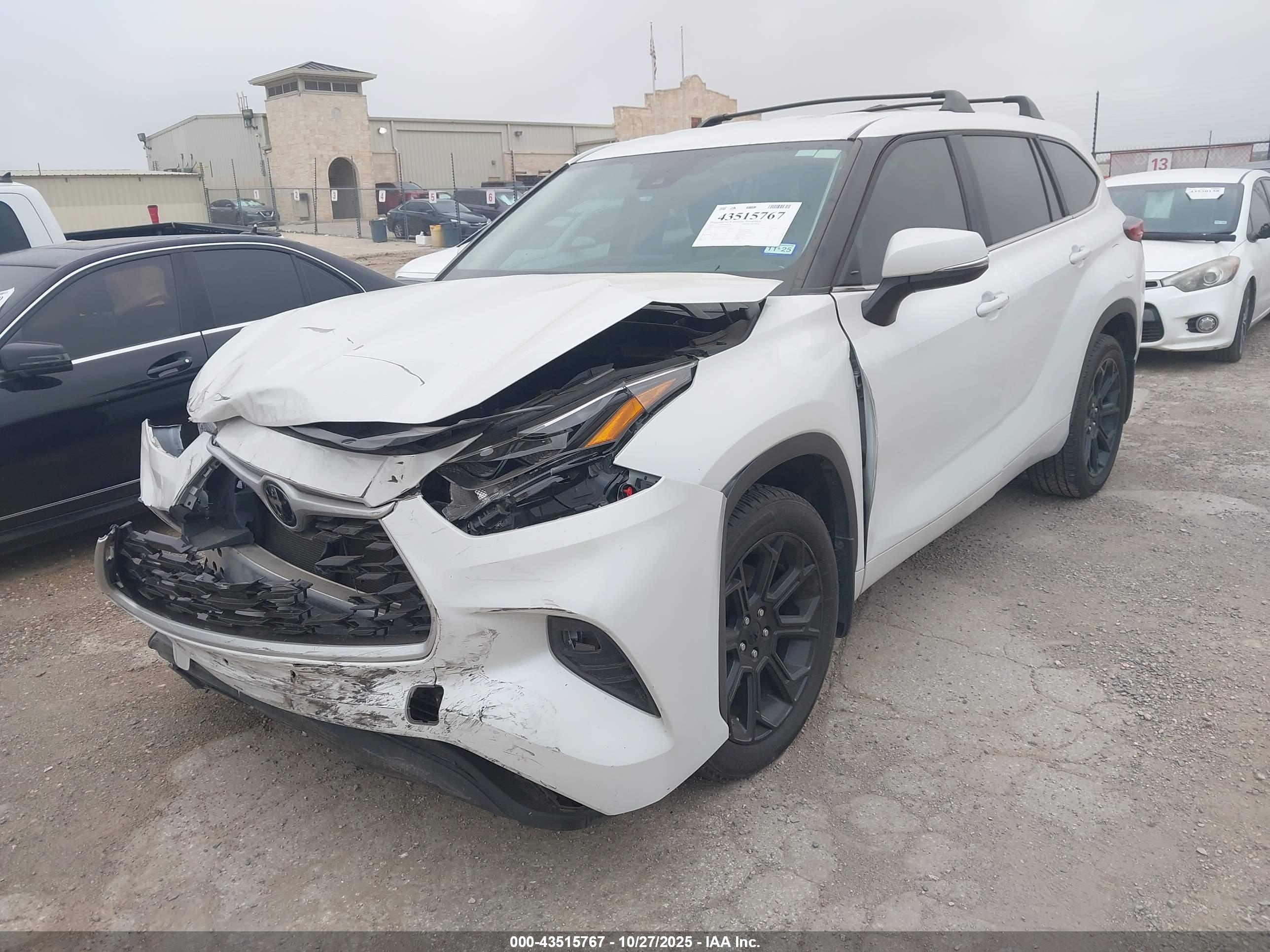 TOYOTA HIGHLANDER image 2