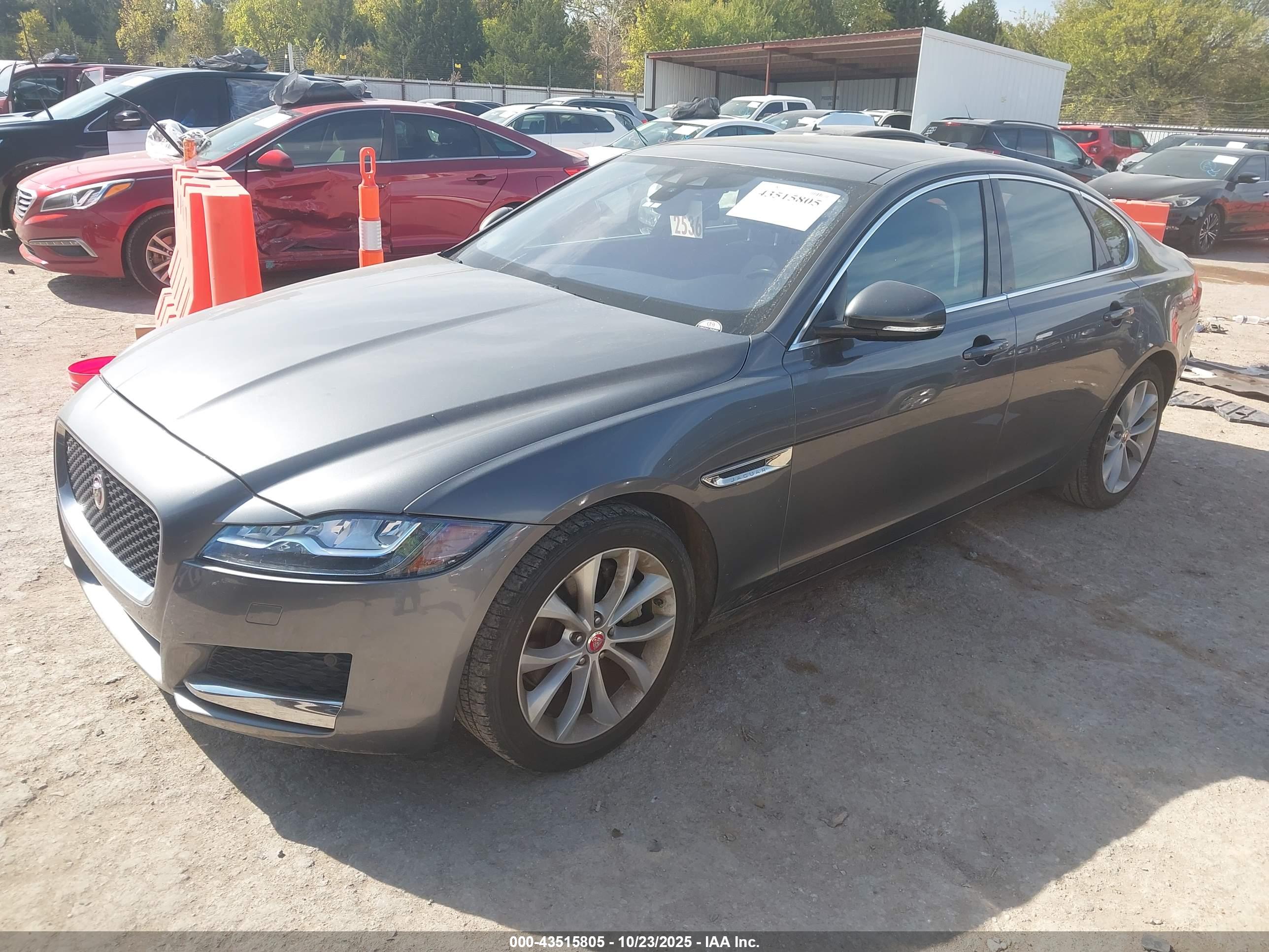 JAGUAR XF image 2