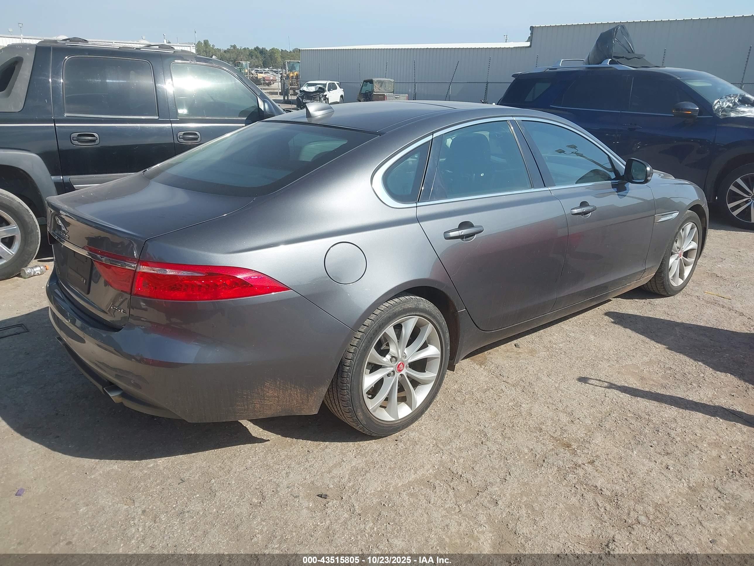 JAGUAR XF image 4