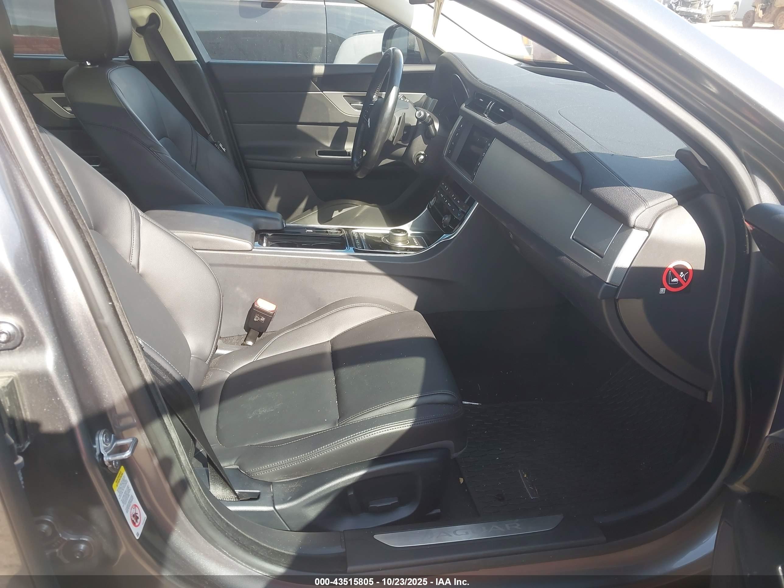 JAGUAR XF image 5