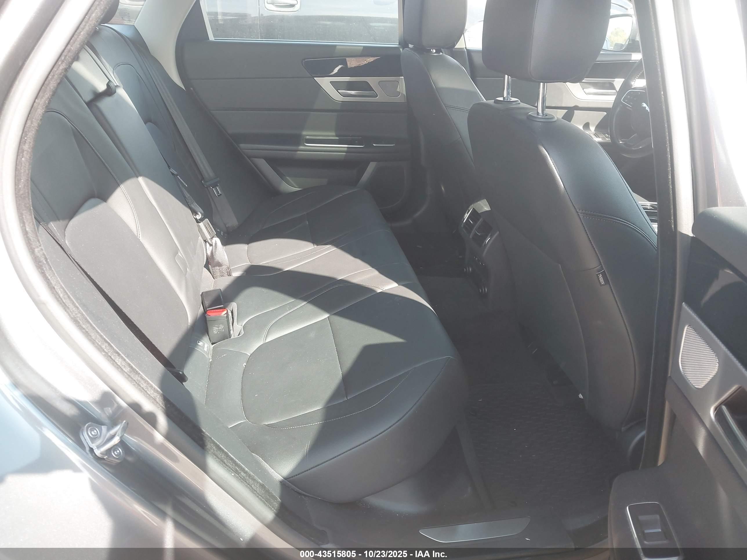 JAGUAR XF image 8