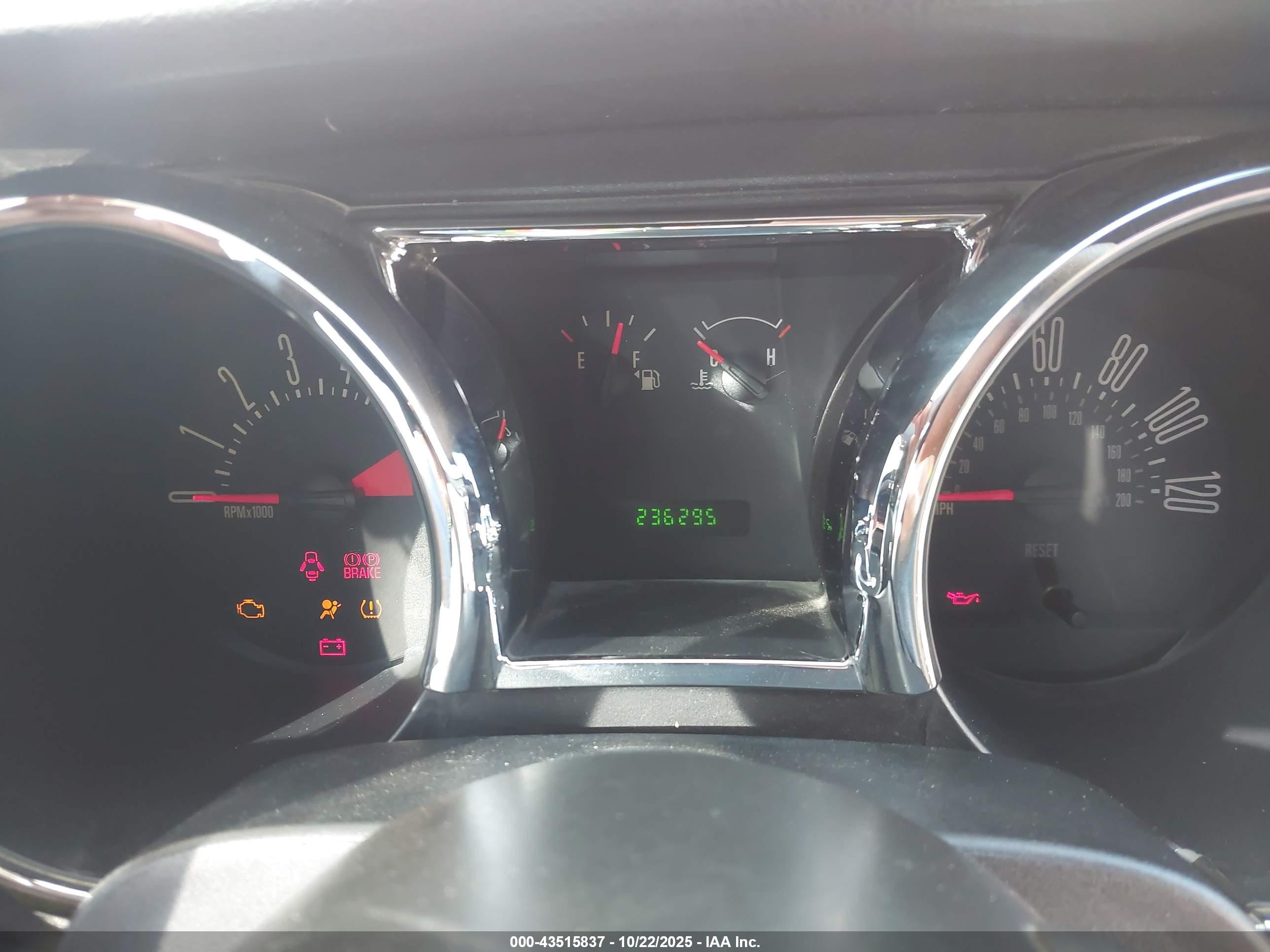 FORD MUSTANG image 7
