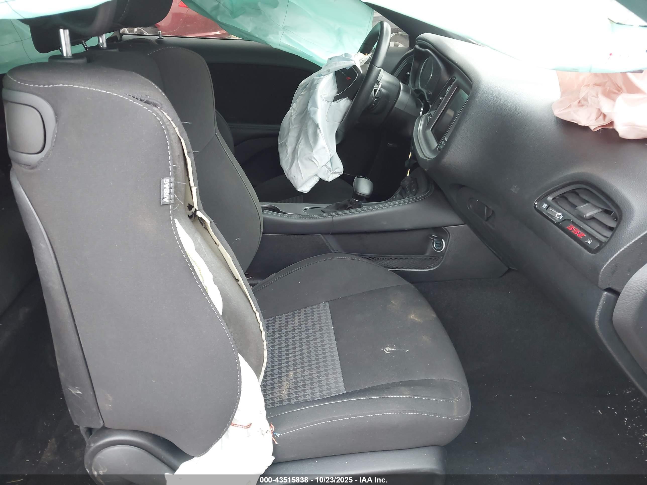 DODGE CHALLENGER image 5