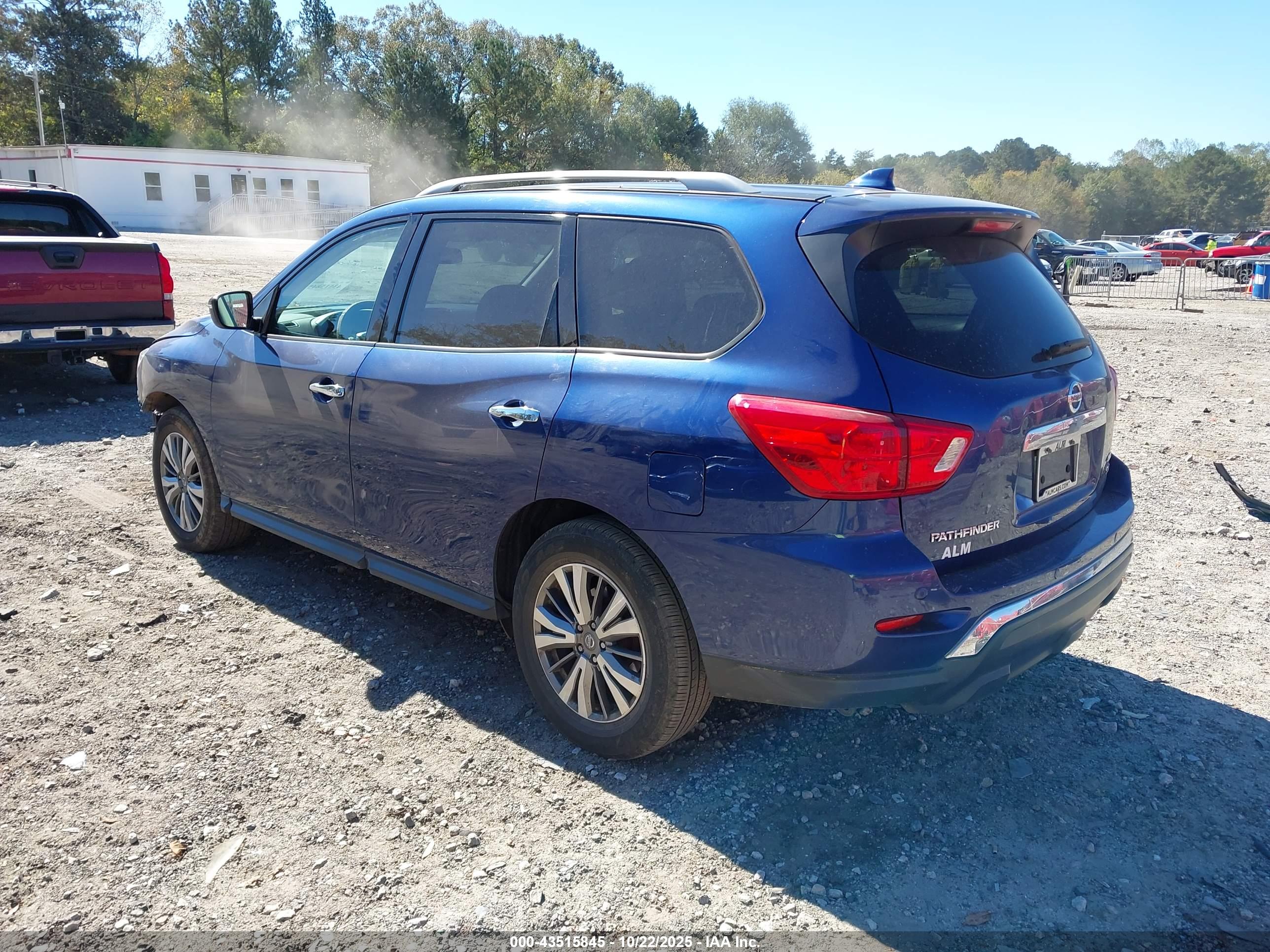 NISSAN PATHFINDER image 3