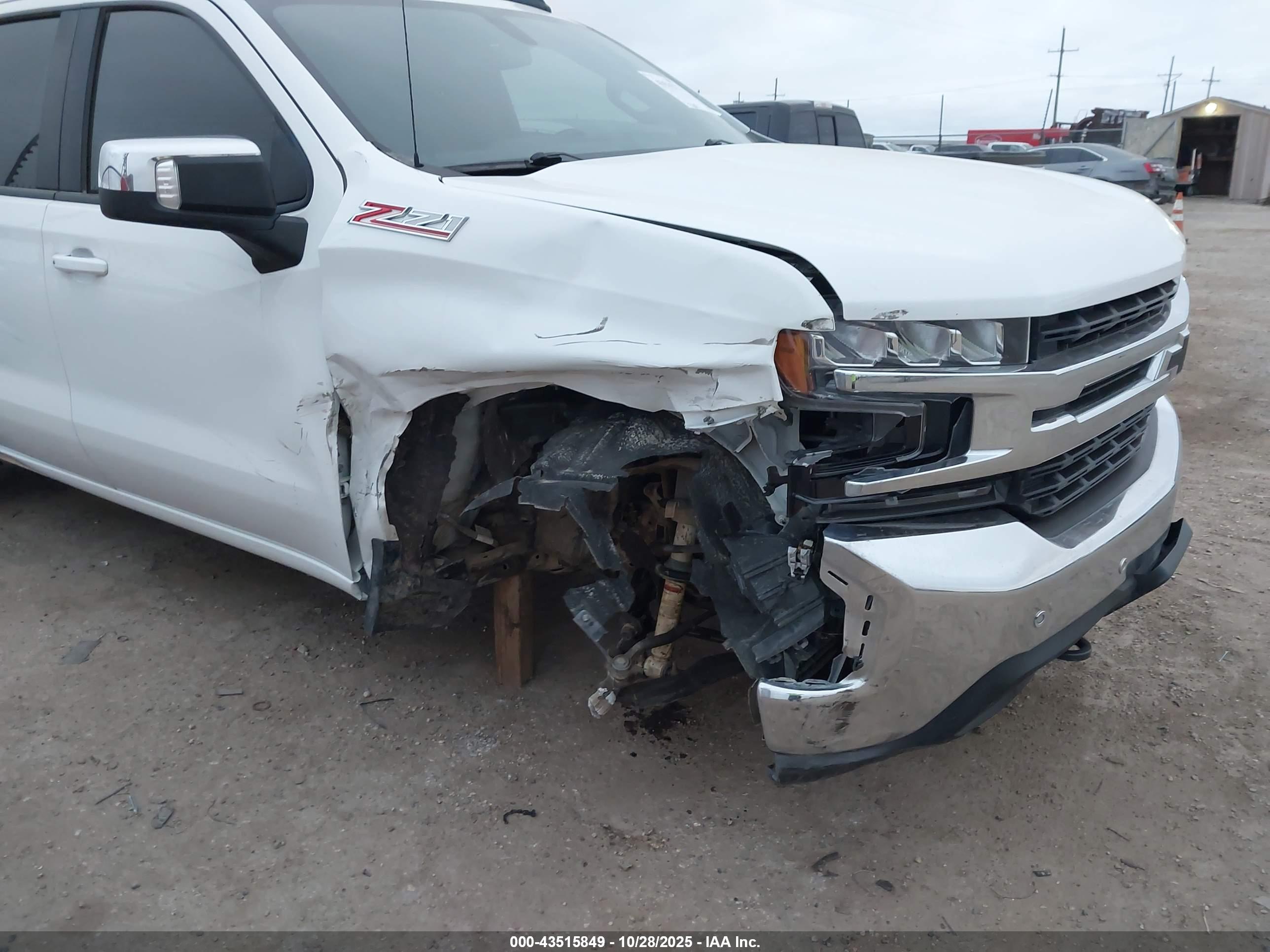 CHEVROLET SILVERADO image 6