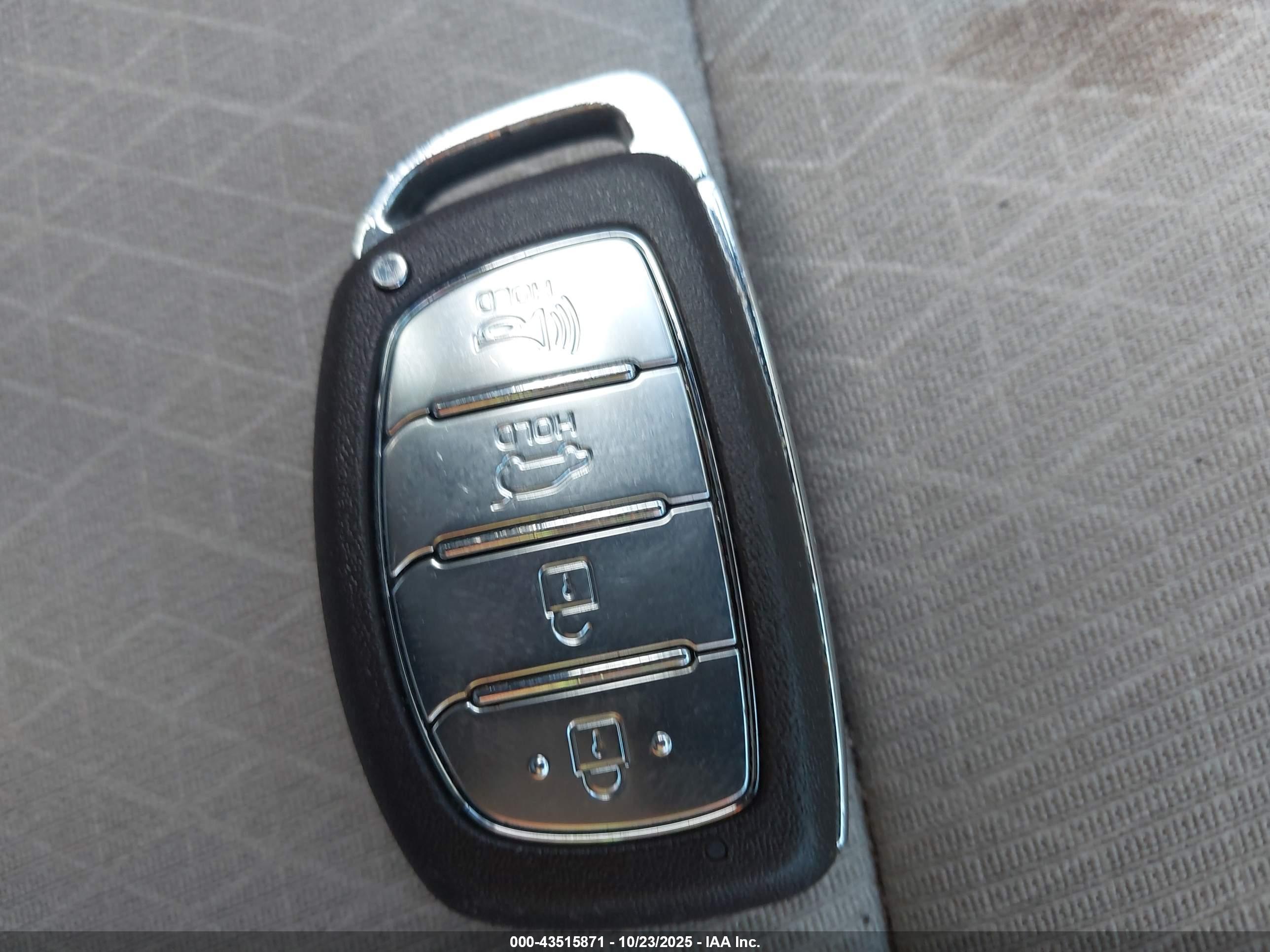 HYUNDAI TUCSON image 11