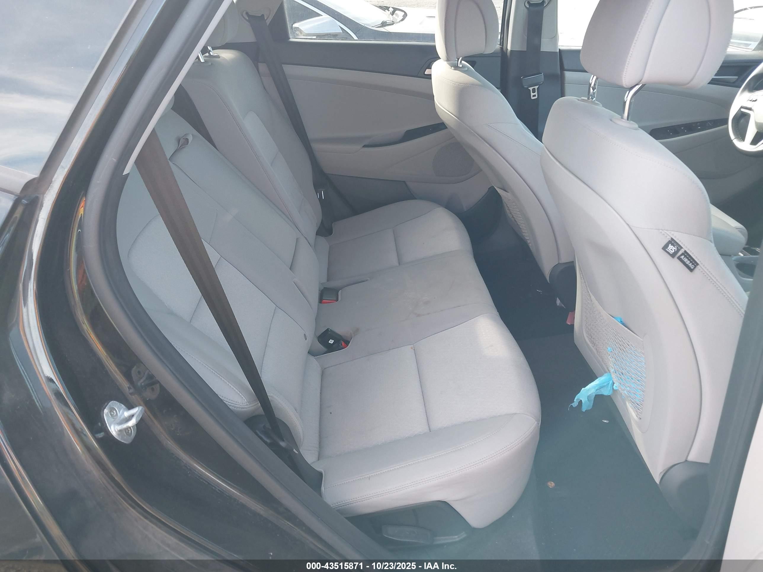 HYUNDAI TUCSON image 8