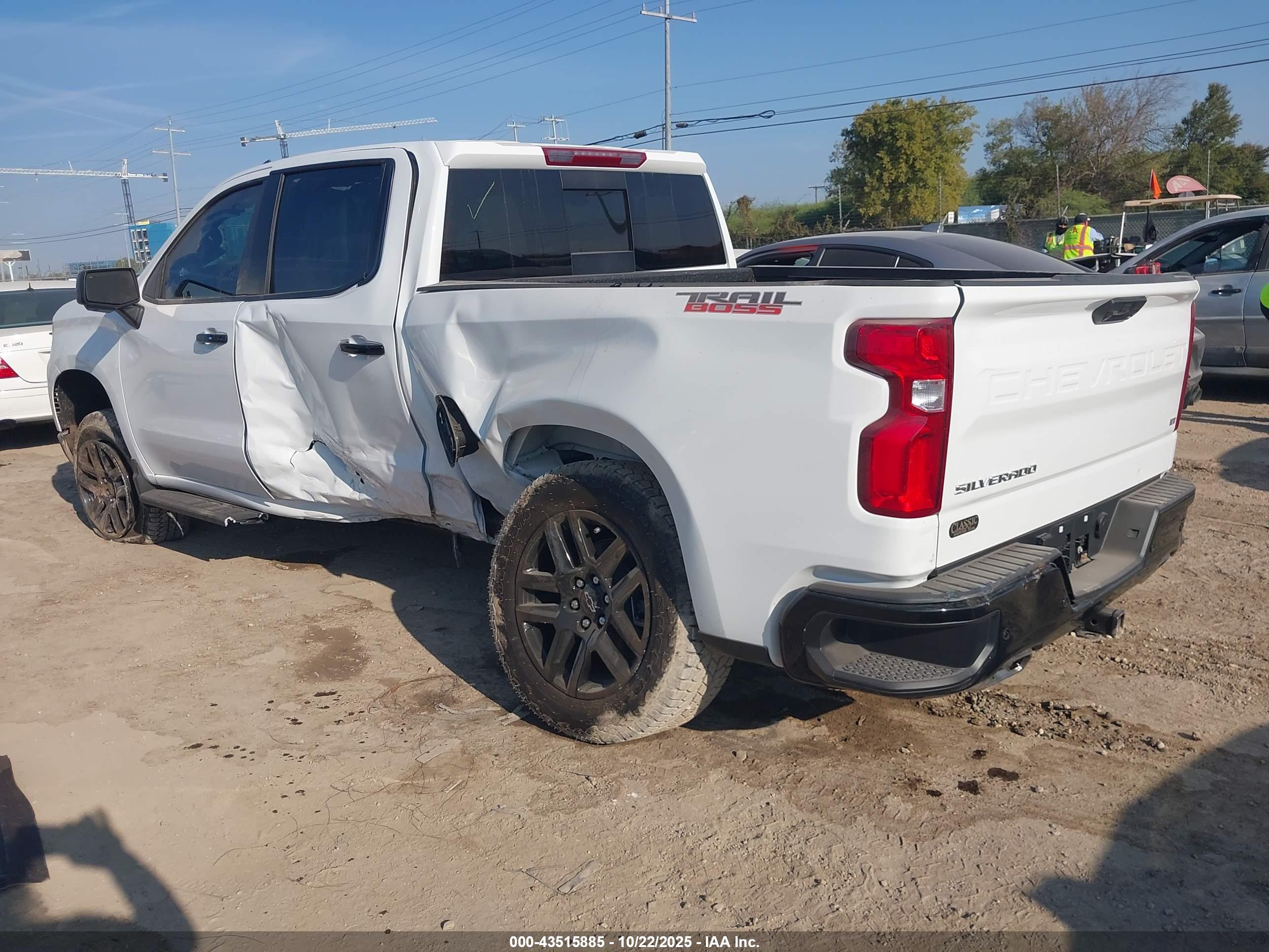 CHEVROLET SILVERADO image 3