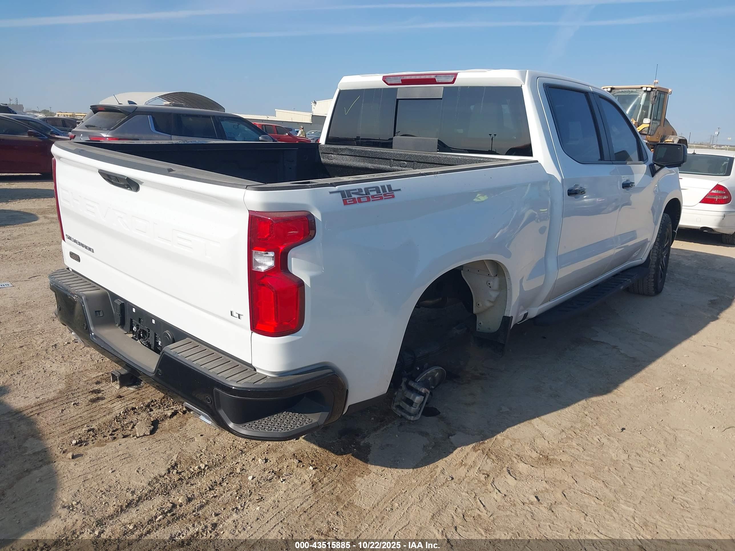 CHEVROLET SILVERADO image 4