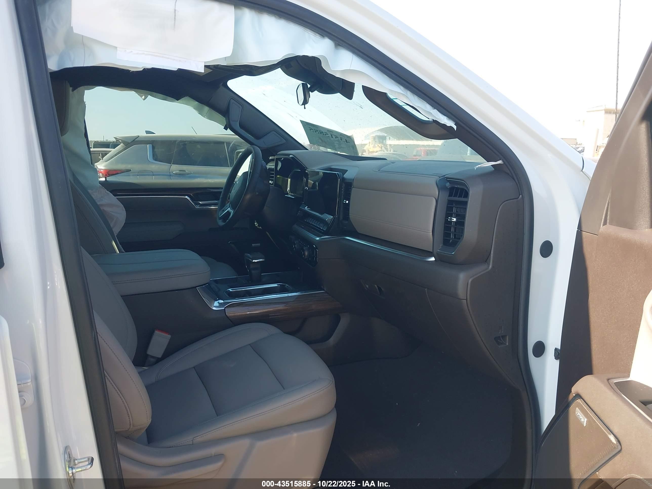 CHEVROLET SILVERADO image 5