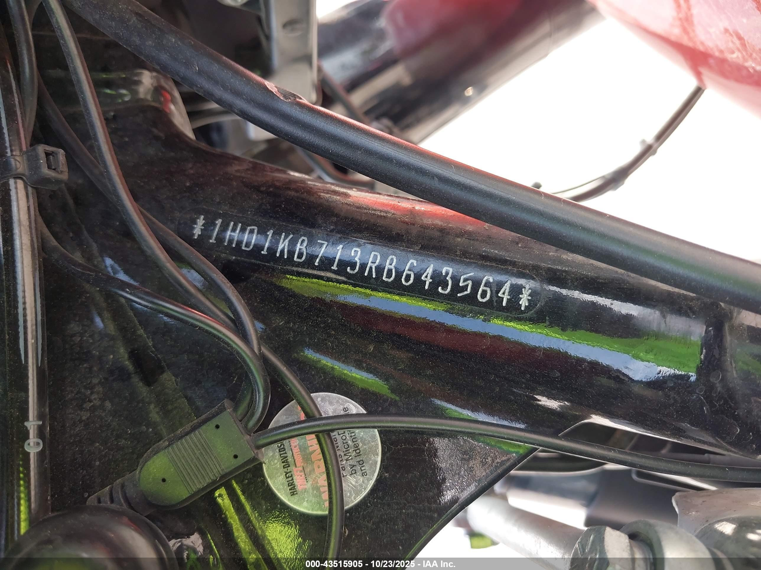 HARLEY-DAVIDSON FLHX image 10