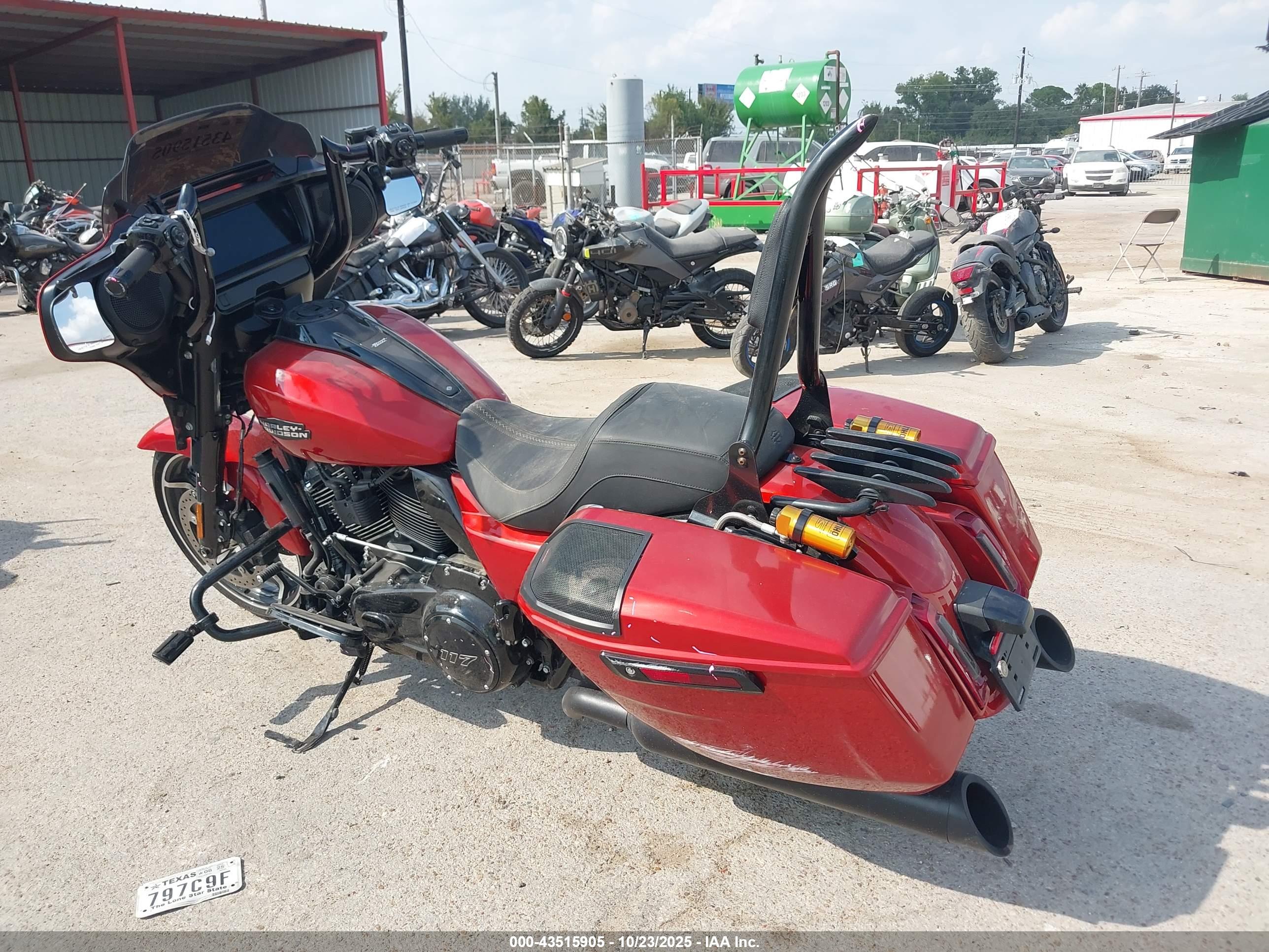 HARLEY-DAVIDSON FLHX image 3