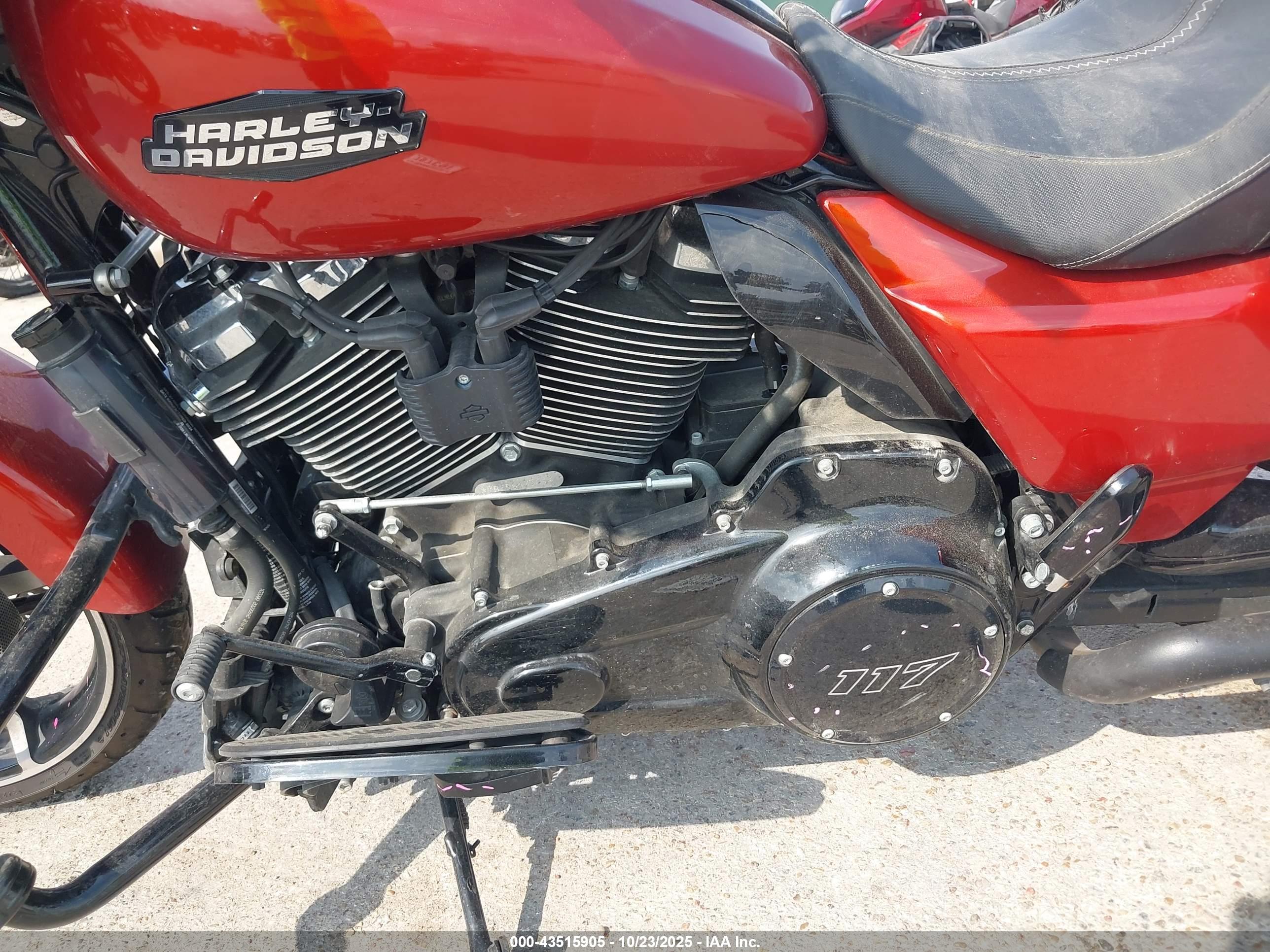 HARLEY-DAVIDSON FLHX image 9