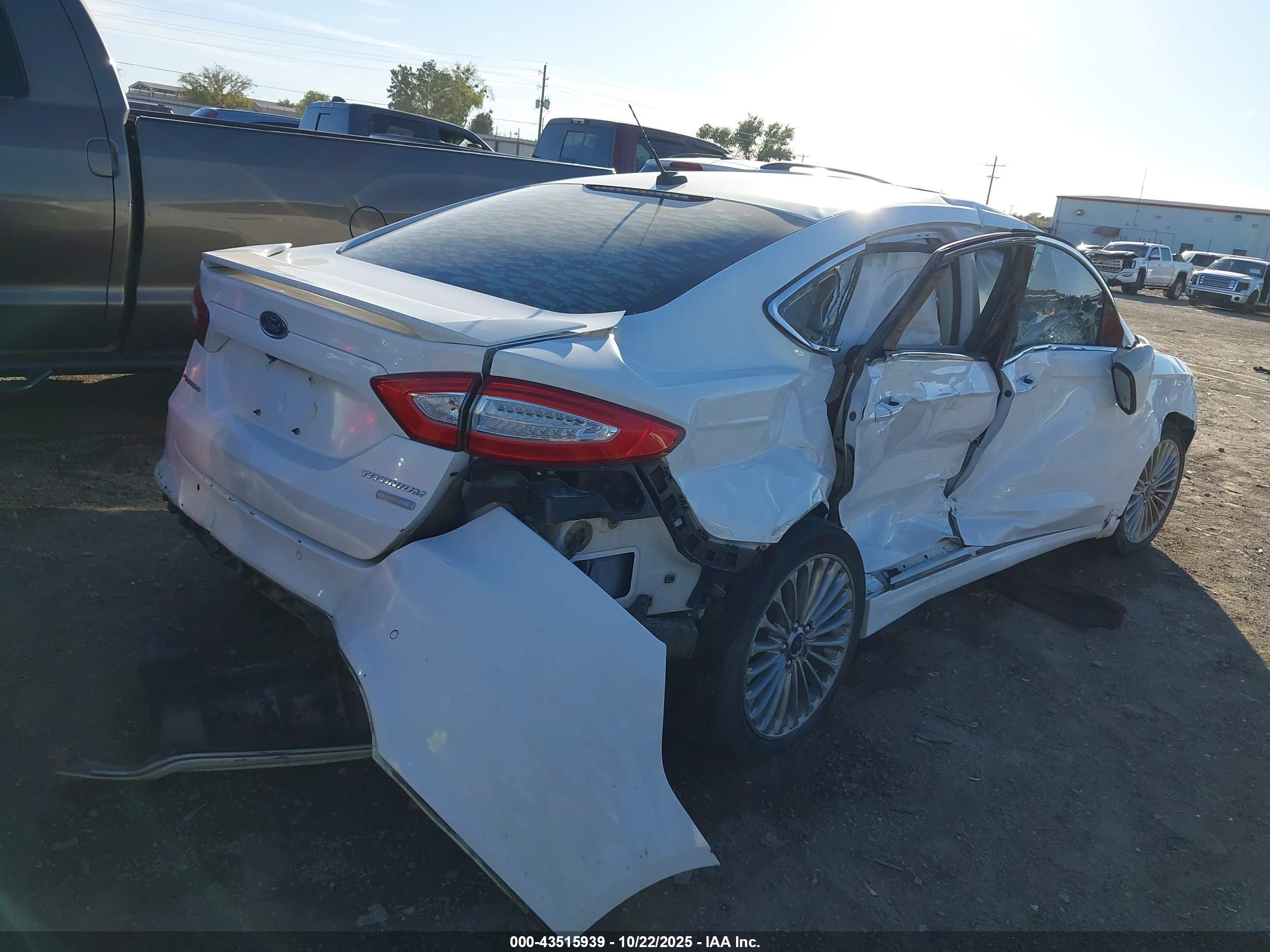 FORD FUSION image 4