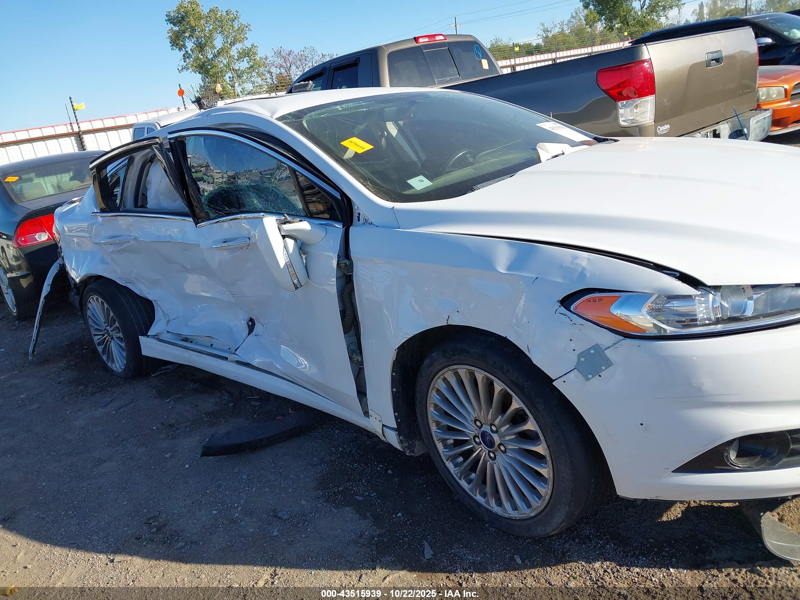 FORD FUSION image 6