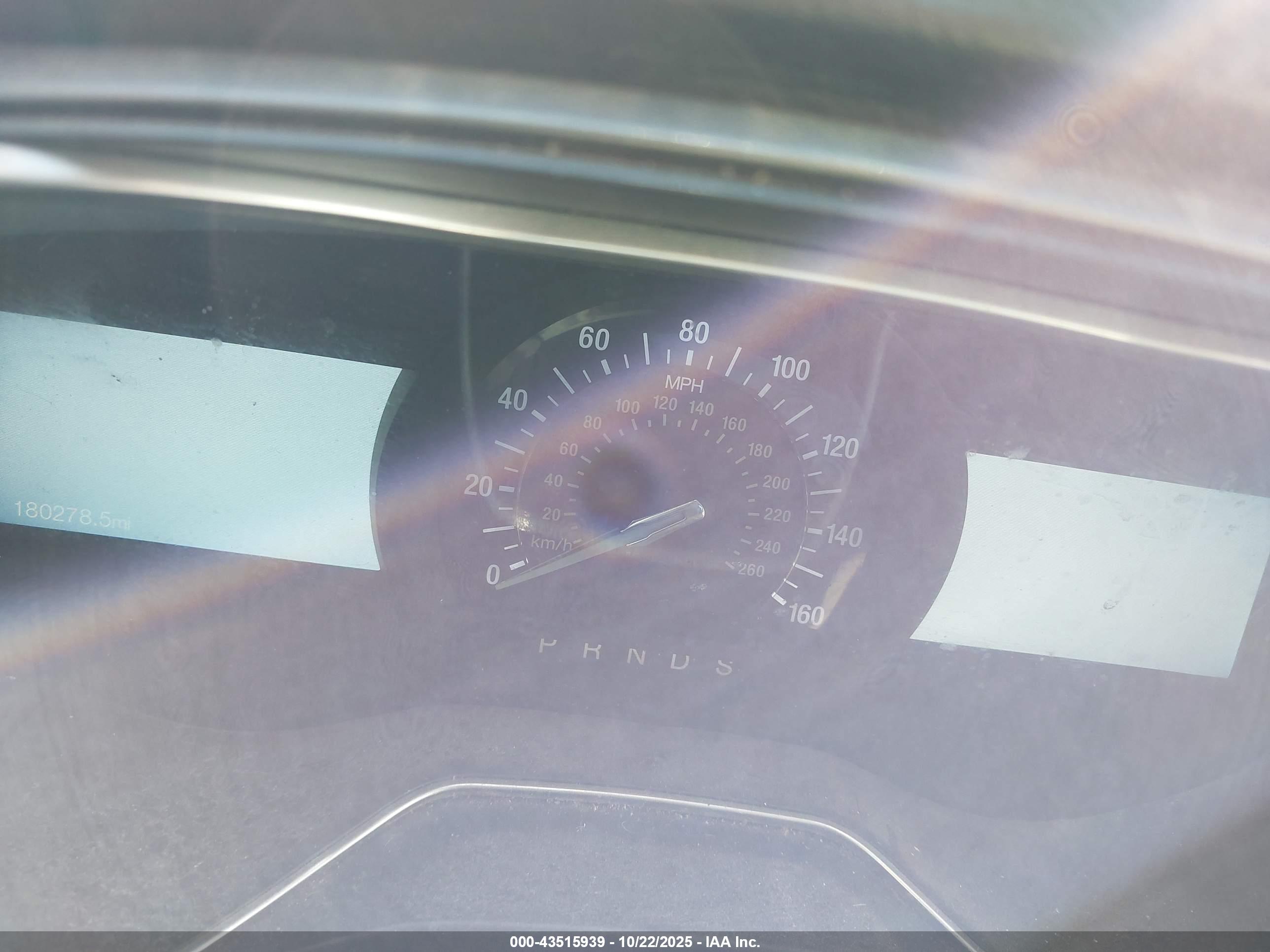 FORD FUSION image 7