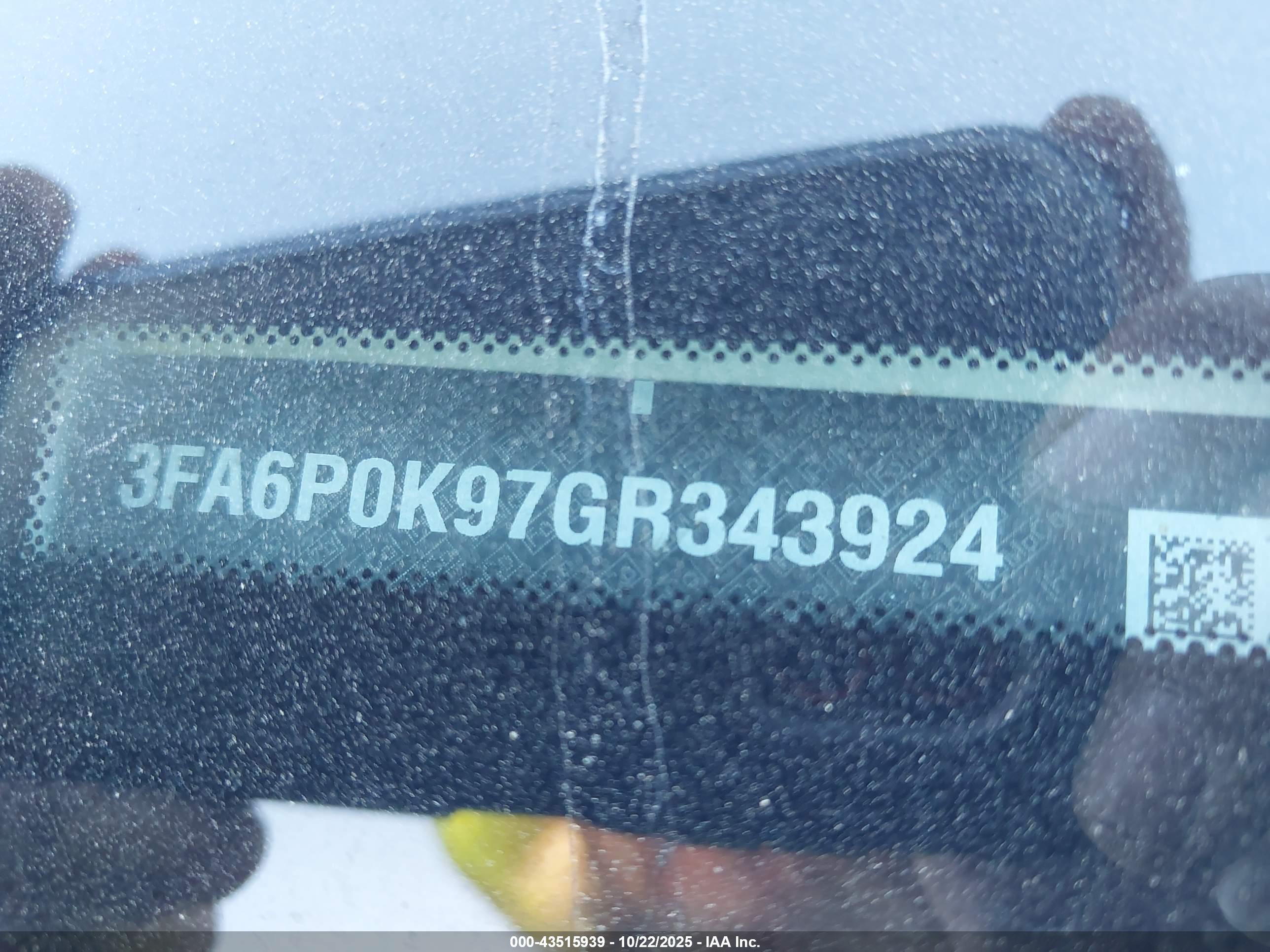 FORD FUSION image 9