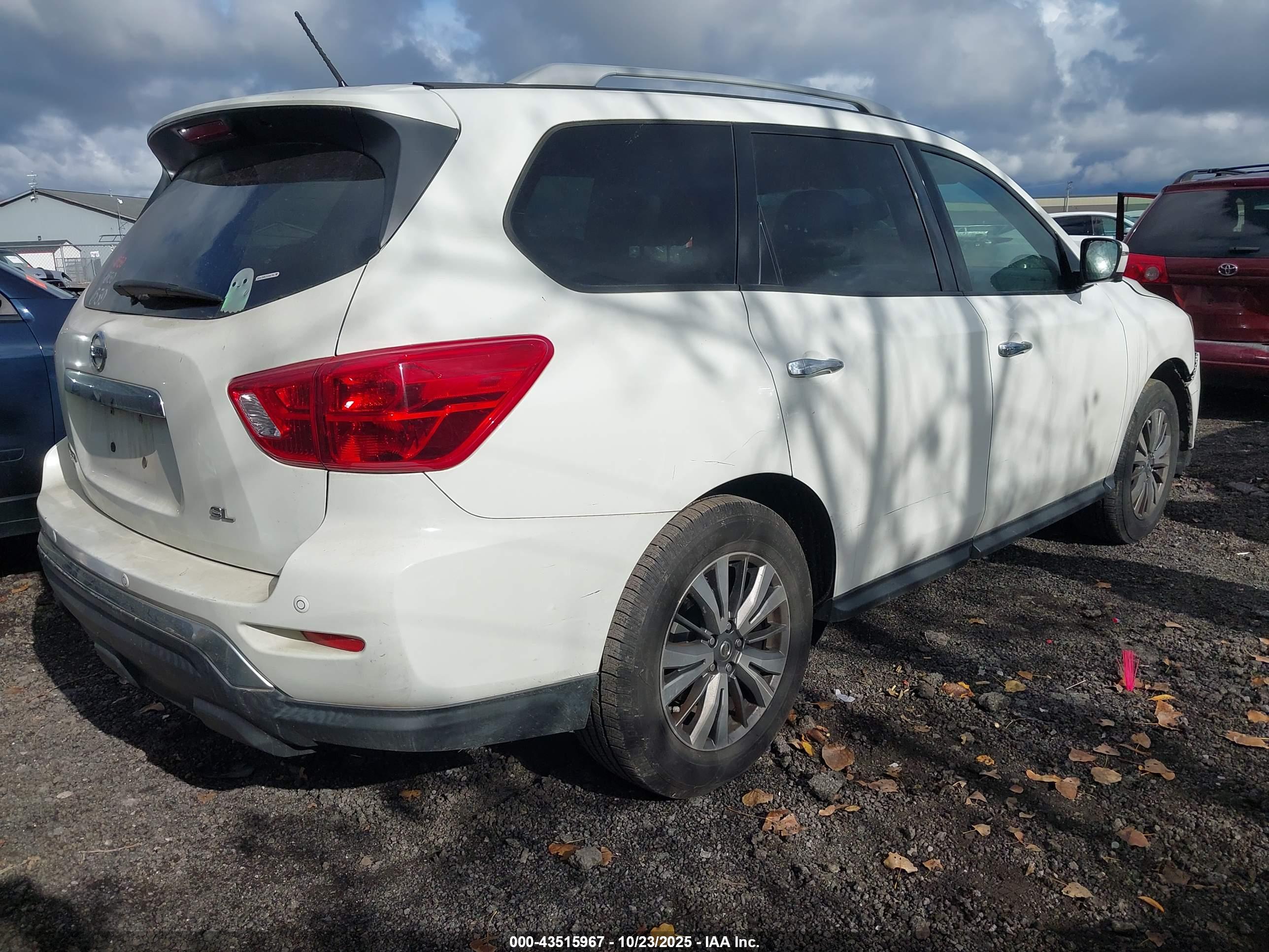 NISSAN PATHFINDER image 4