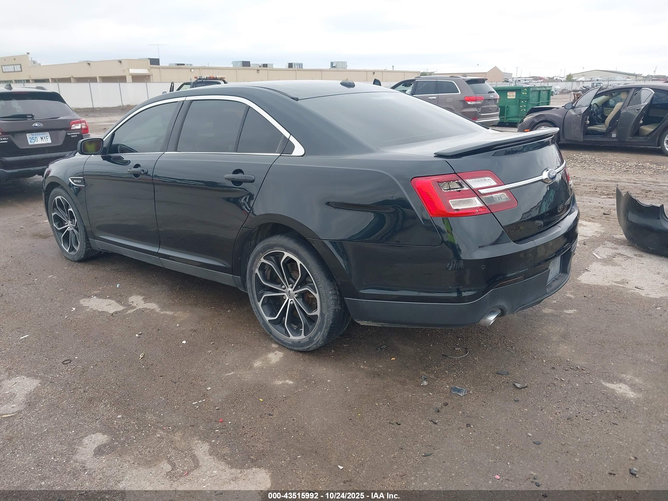 FORD TAURUS image 3
