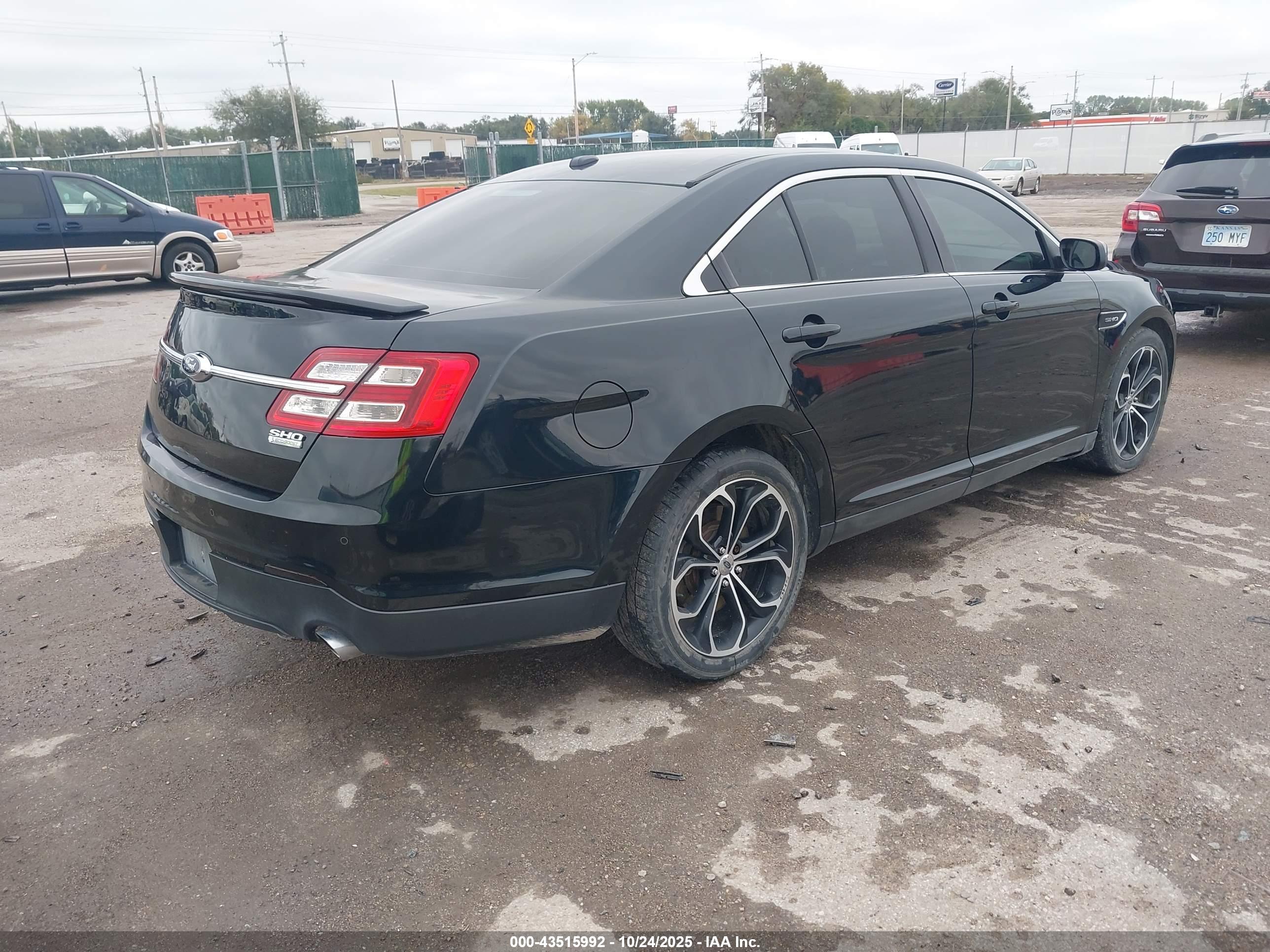 FORD TAURUS image 4