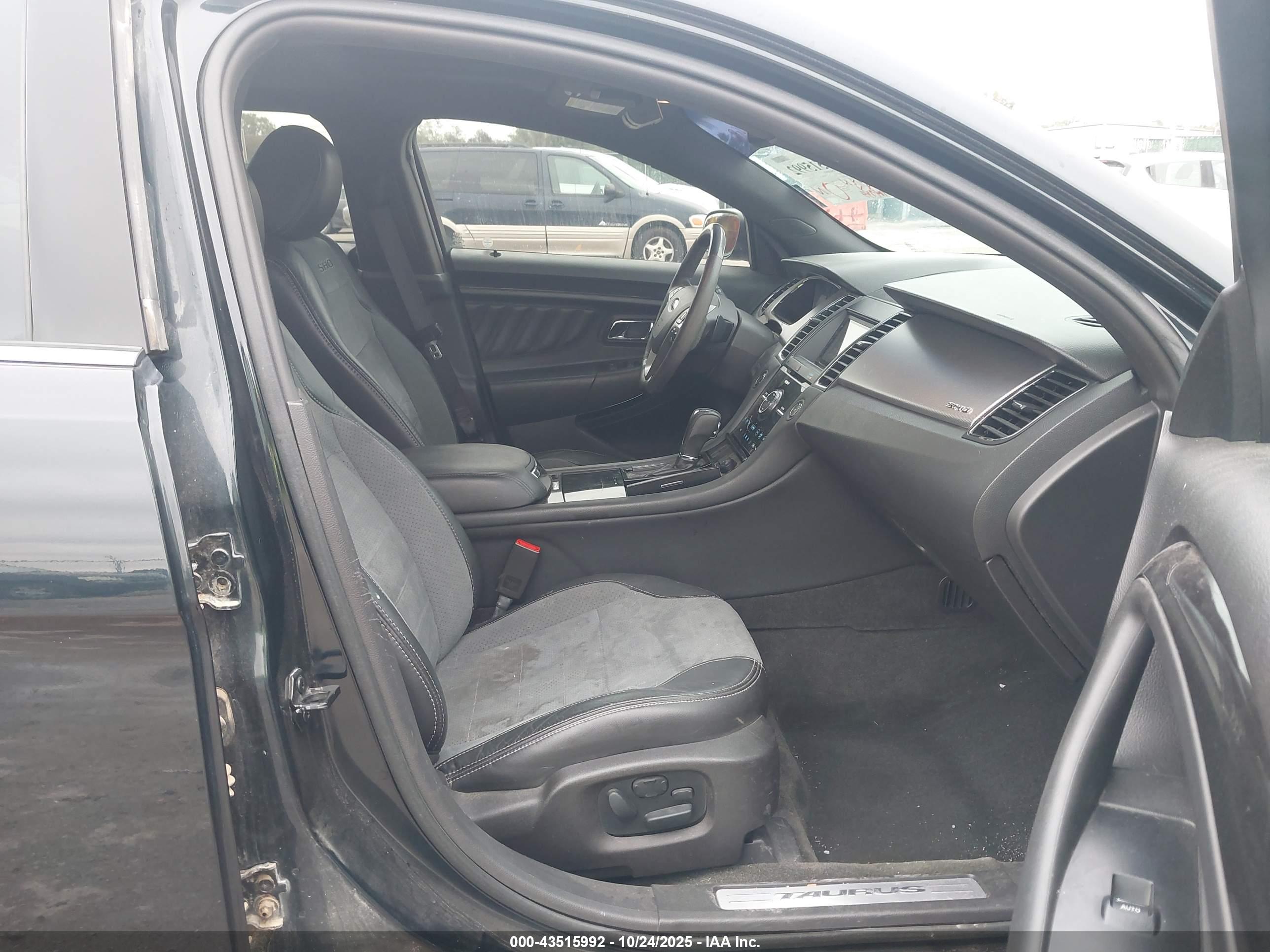 FORD TAURUS image 5