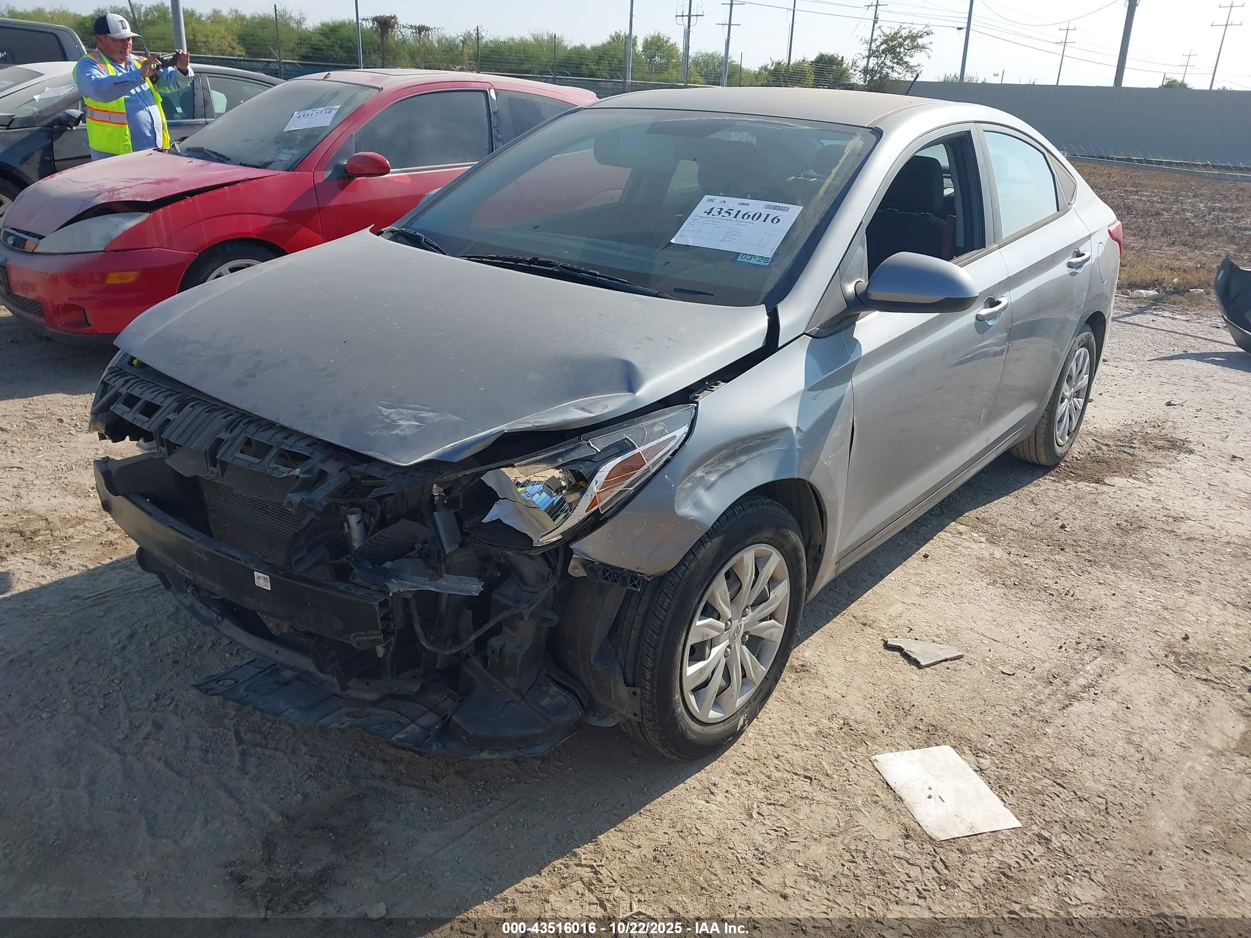 HYUNDAI ACCENT image 2